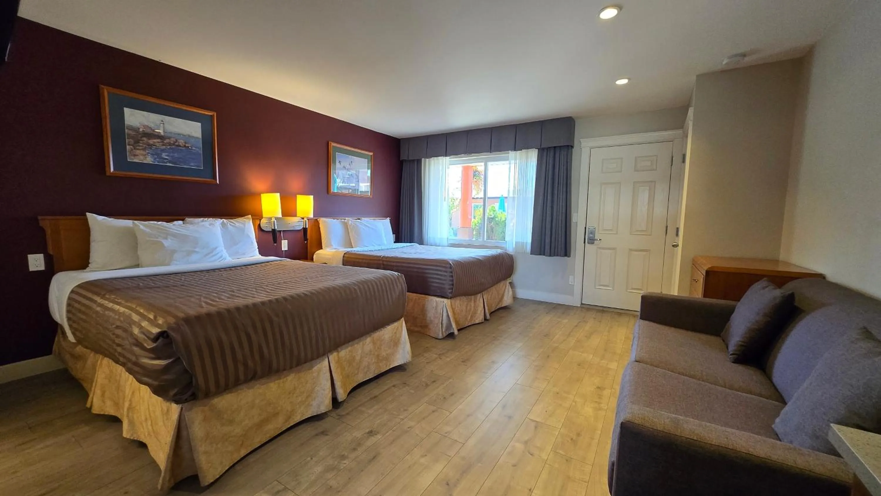 Bed in Sahara Courtyard Inn & Suites Osoyoos