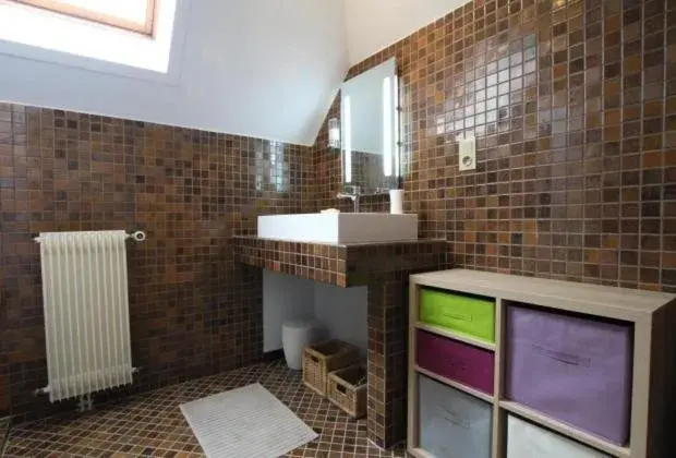 Deluxe Room (2 Adults + 1 Child) - single occupancy in LES CHAMBRES DU GAVE D'OSSAU Deluxe Room (2 Adults + 1 Child) - single occupancy in LES CHAMBRES DU GAVE D'OSSAU