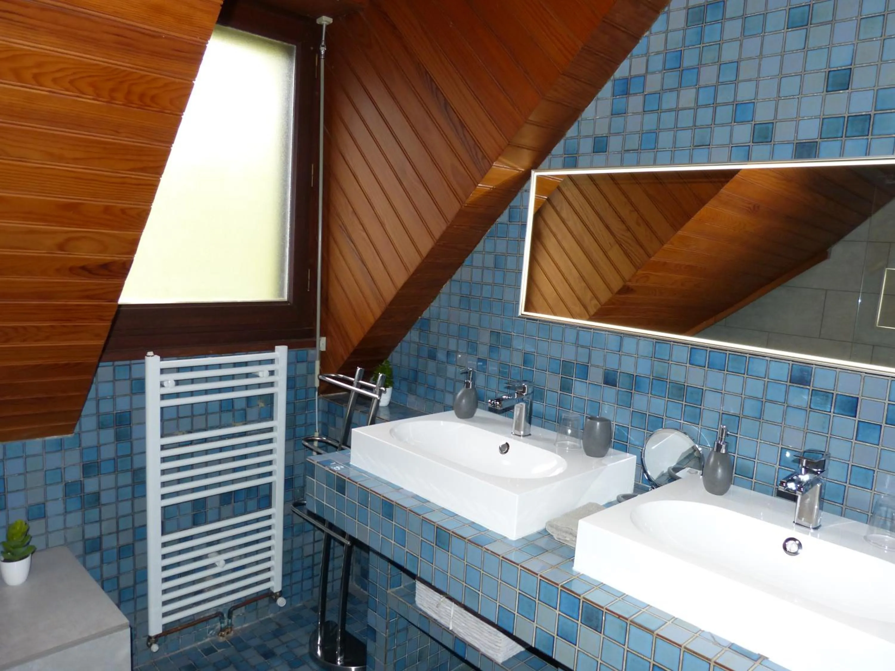 Bathroom in LES CHAMBRES DU GAVE D'OSSAU