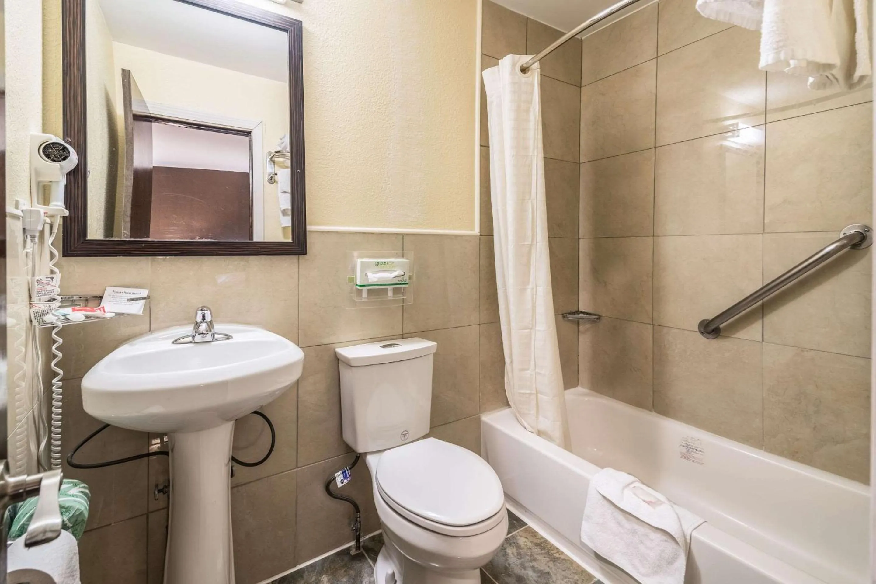 Bathroom in Econo Lodge Rutland