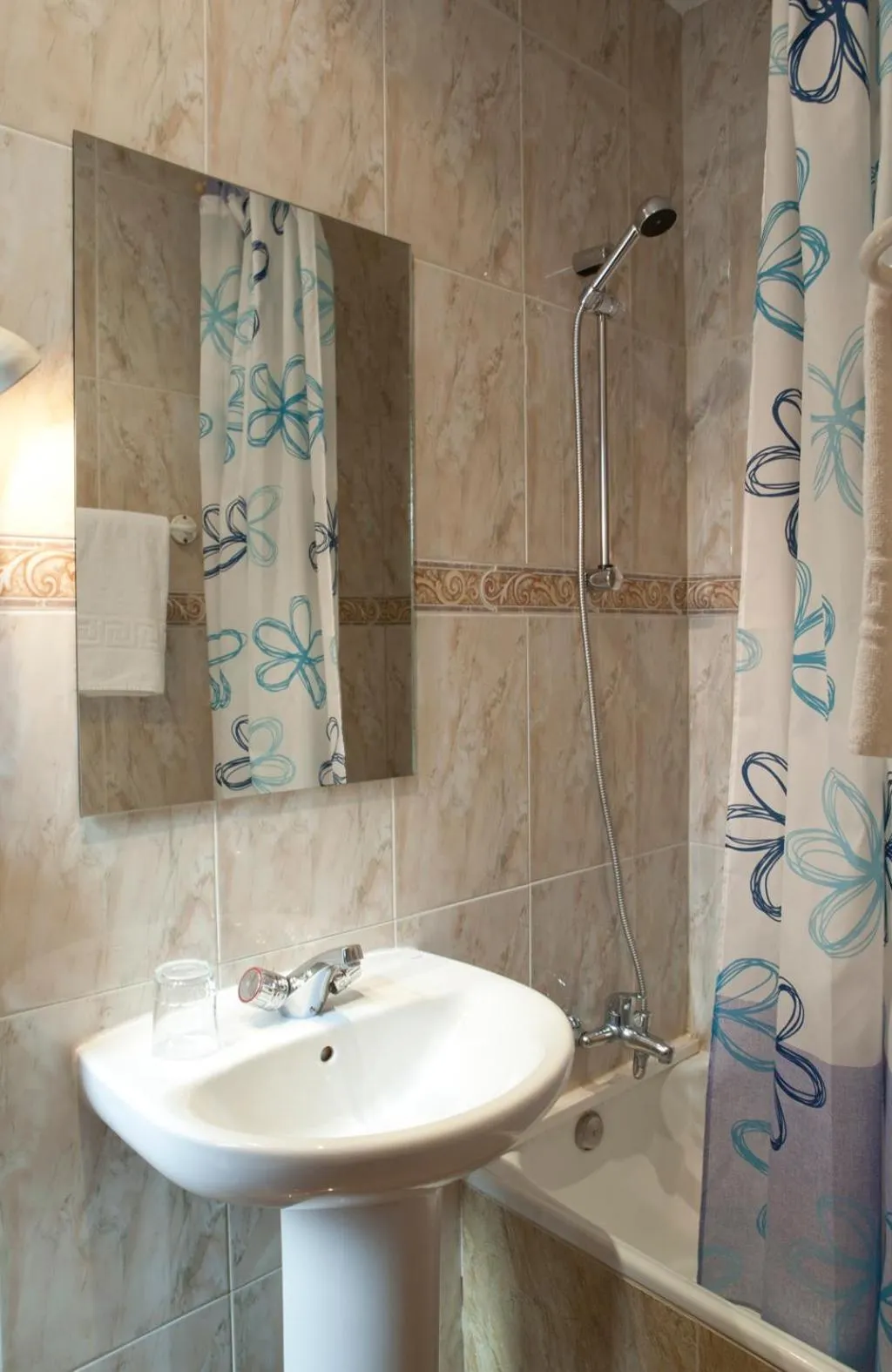 Shower in Hostal Zabala