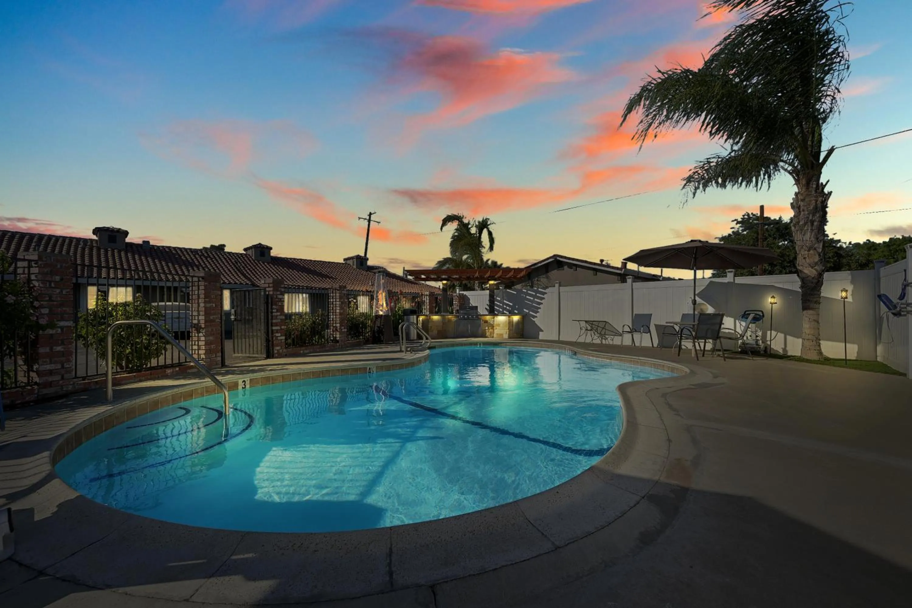 Property building in Traveler's Inn Williams, CA Modern Renovated Hotel