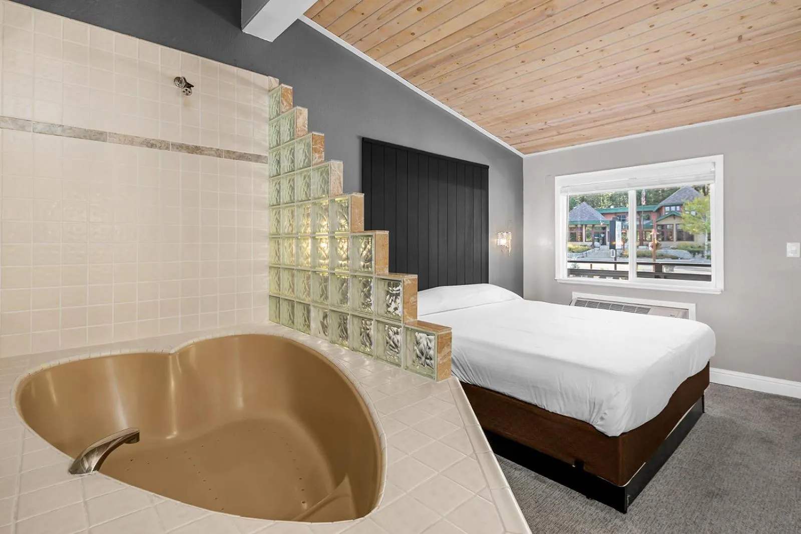 Bed in The Inn at Boatworks, Lake Tahoe