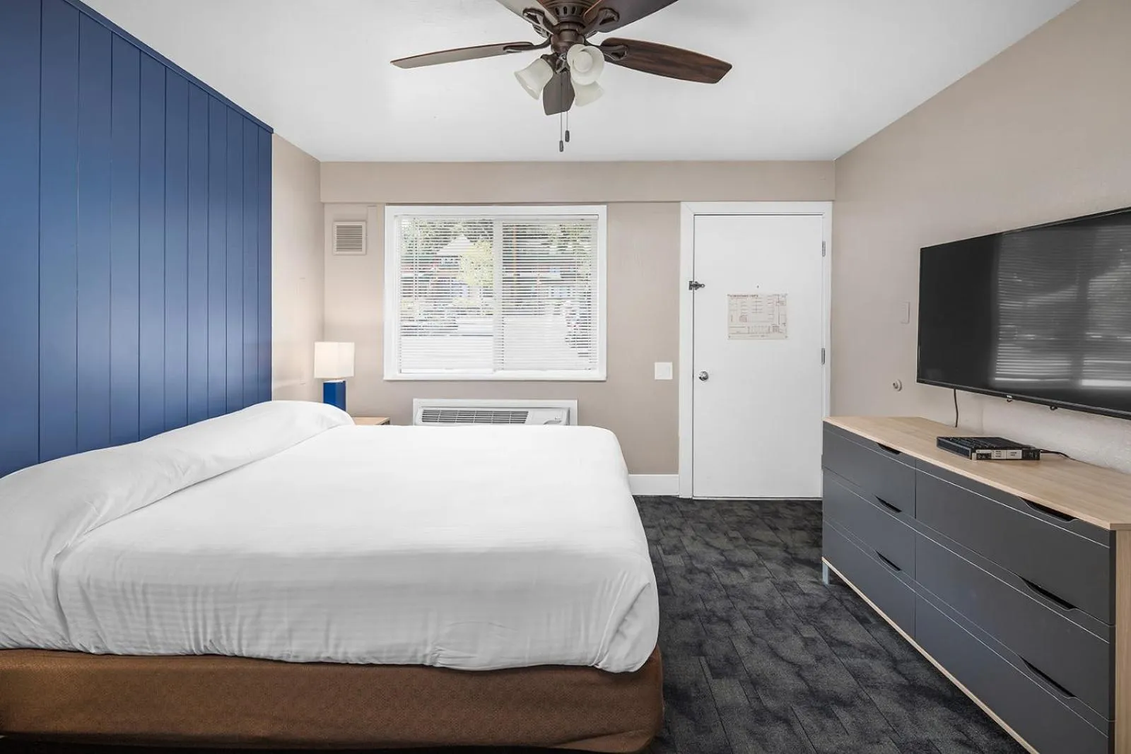 Bed in The Inn at Boatworks, Lake Tahoe