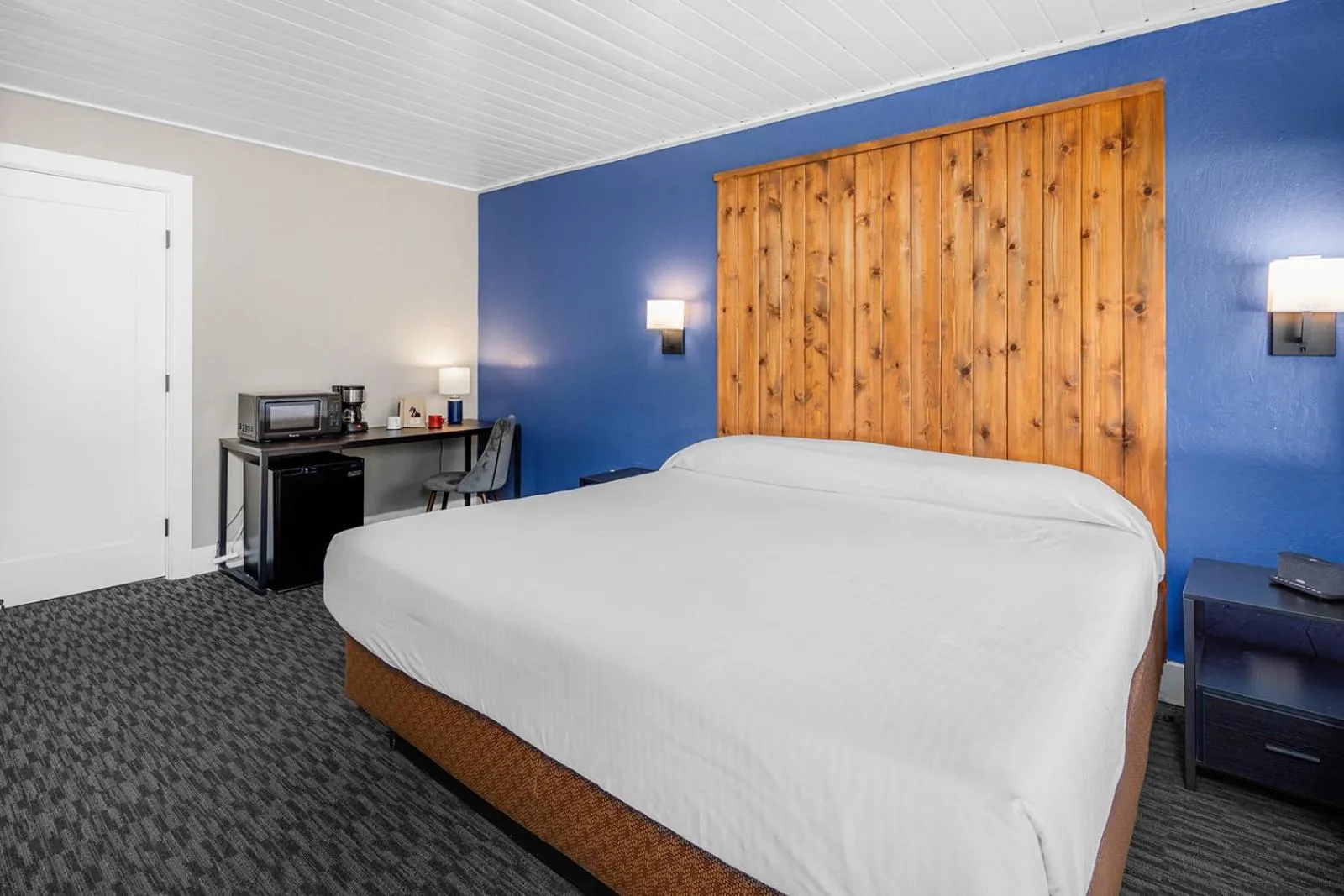 Bed in The Inn at Boatworks, Lake Tahoe