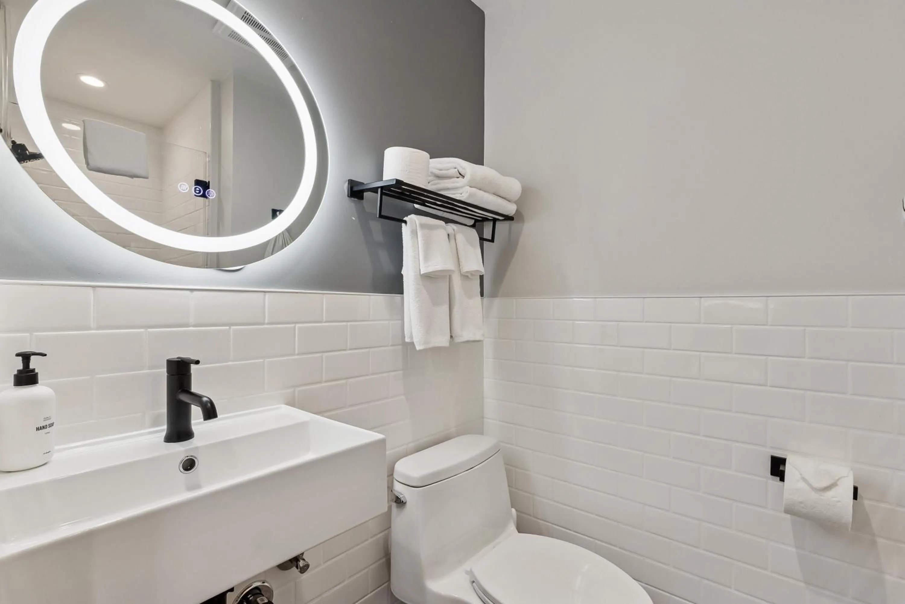 Toilet in Kasa Niche Hotel Redwood City