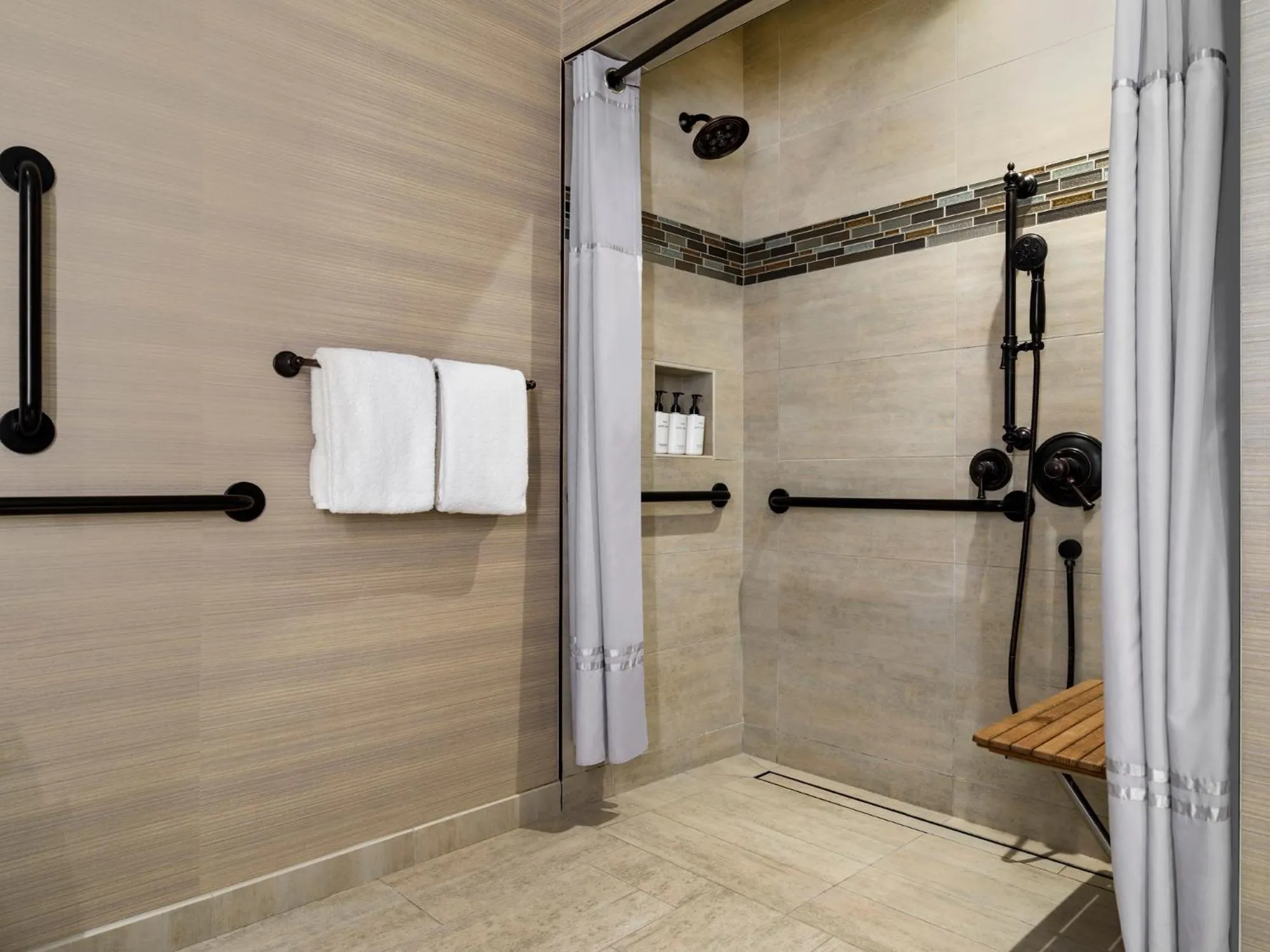 Shower in Vinarosa Resort & Spa