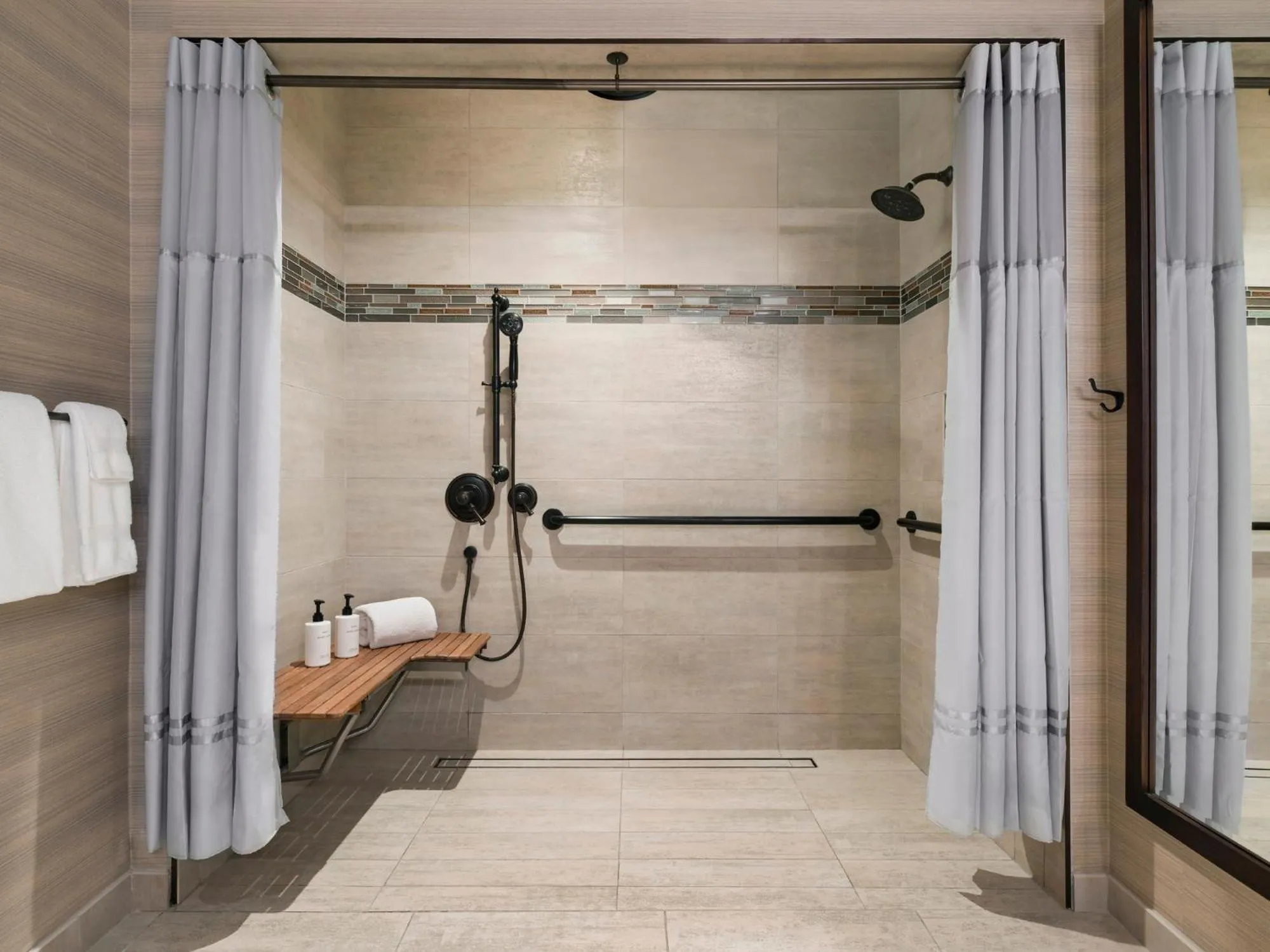 Shower in Vinarosa Resort & Spa