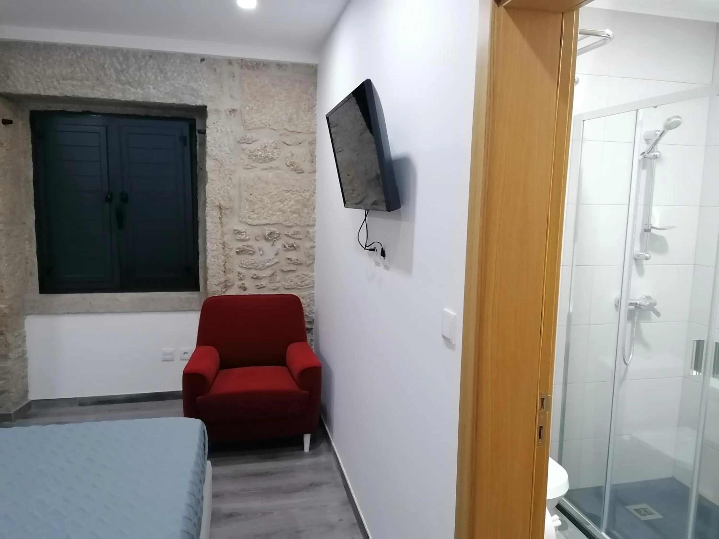 Bedroom in ALOJAMENTO GIRASSOL - Guest House - Quarto com casa de banho privativa