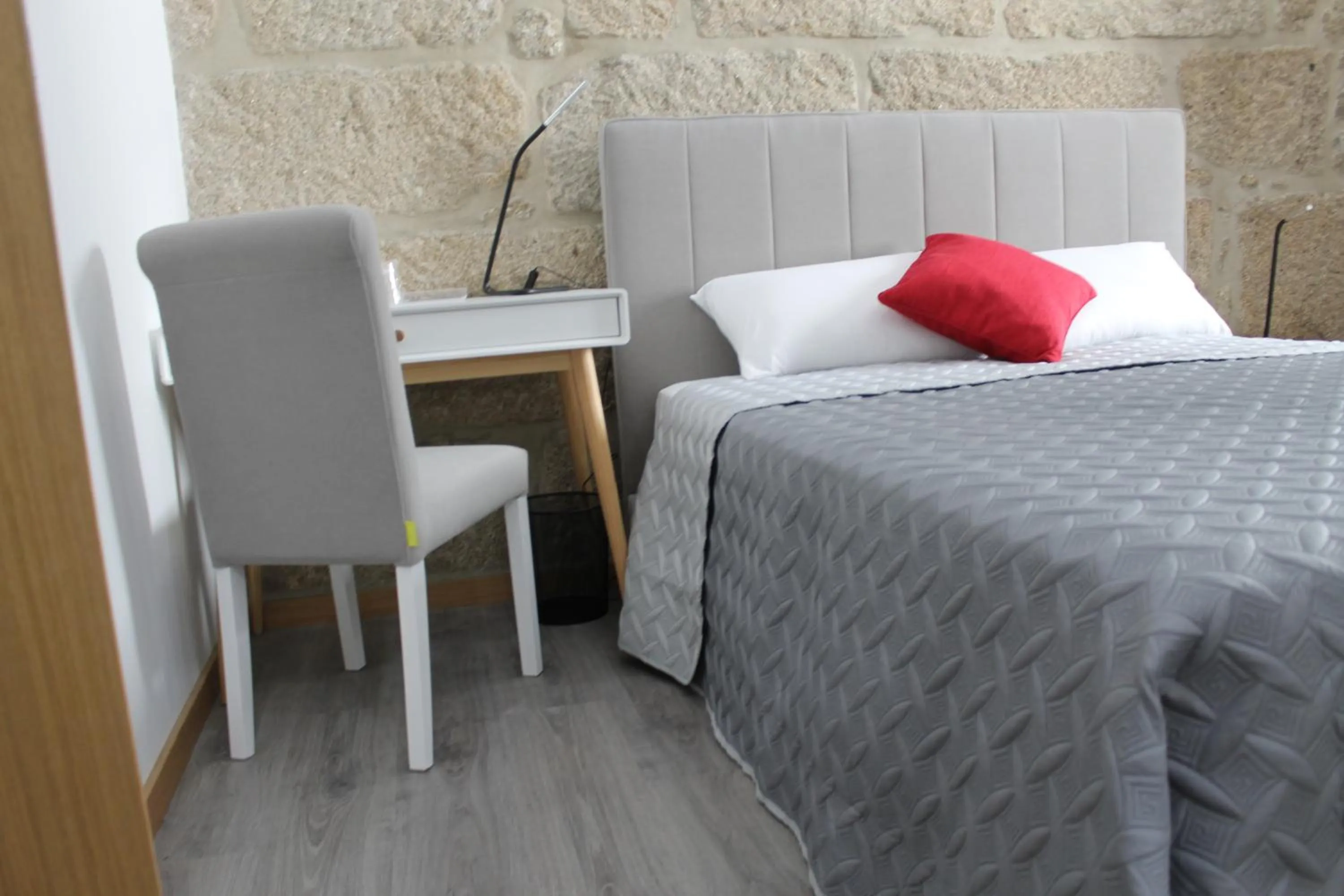 Bedroom, Bed in ALOJAMENTO GIRASSOL - Guest House - Quarto com casa de banho privativa