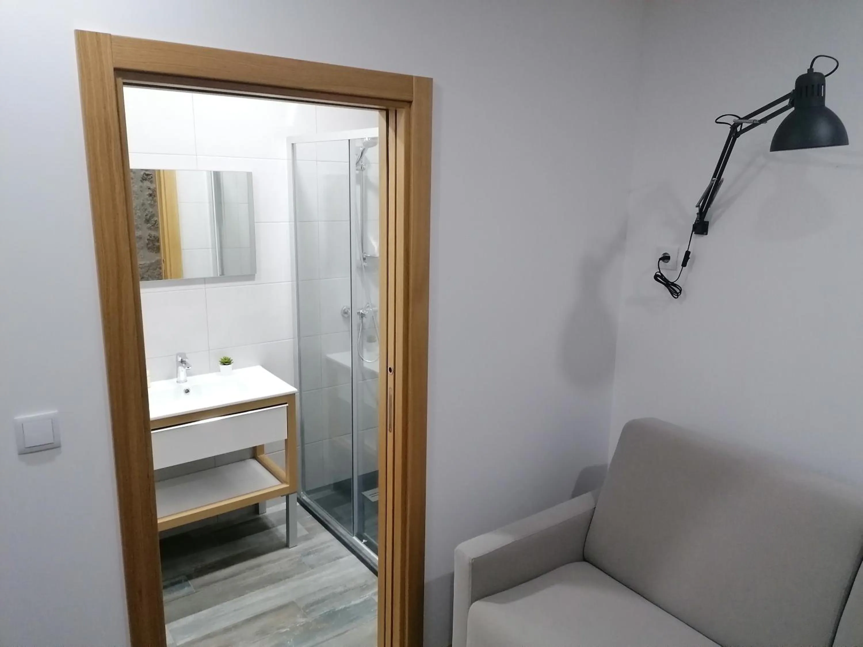 Bedroom in ALOJAMENTO GIRASSOL - Guest House - Quarto com casa de banho privativa