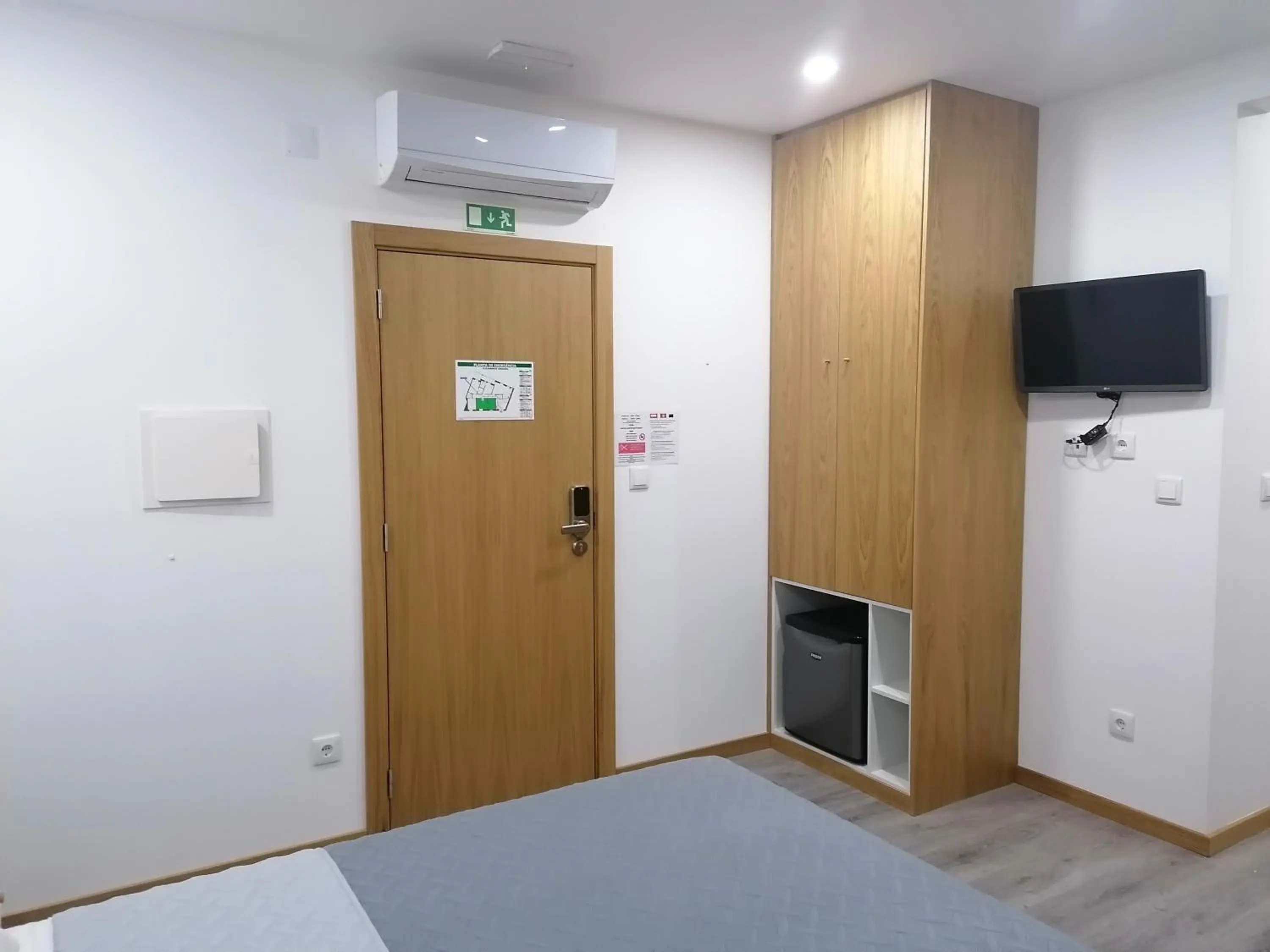 Bedroom in ALOJAMENTO GIRASSOL - Guest House - Quarto com casa de banho privativa