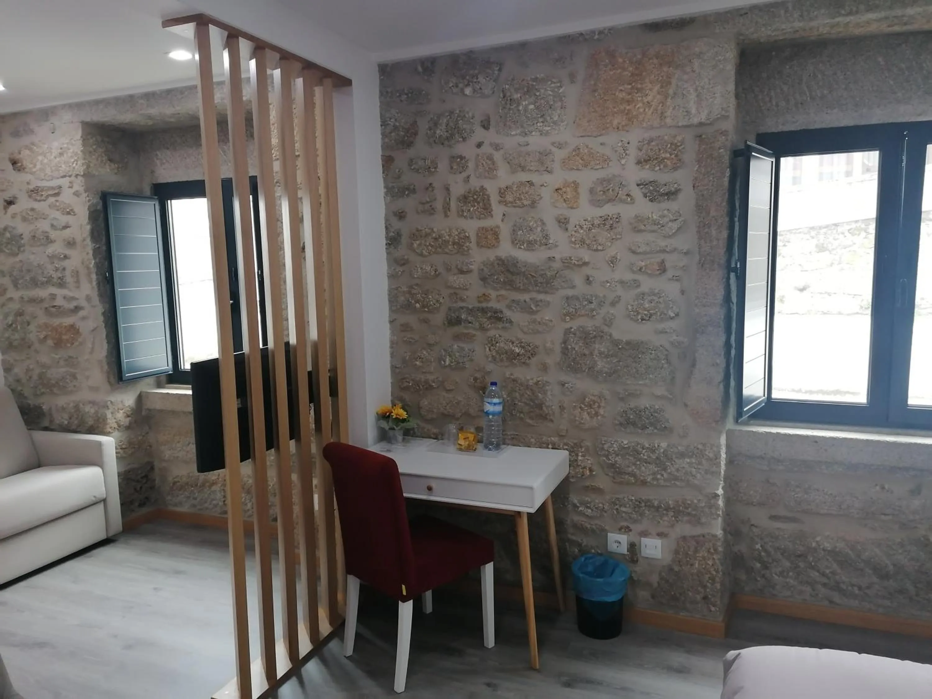 Bedroom, Bed in ALOJAMENTO GIRASSOL - Guest House - Quarto com casa de banho privativa