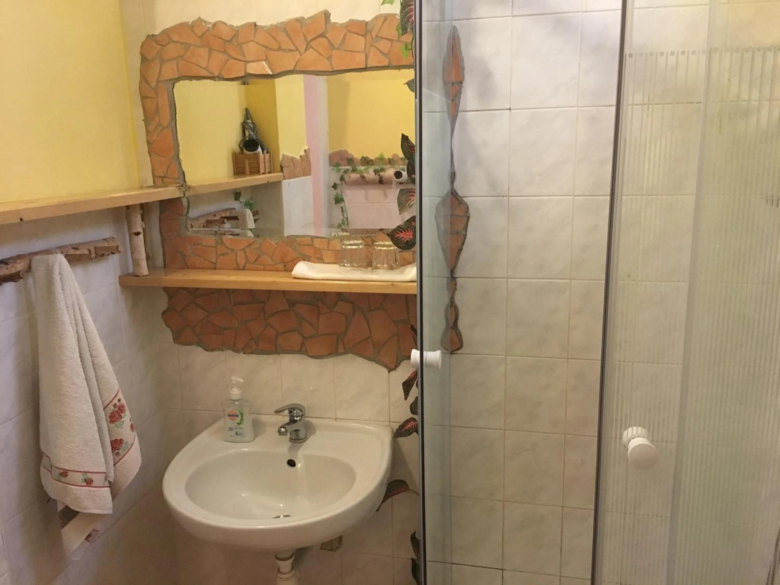 Bathroom in ARTHARMONY Pension & Hostel