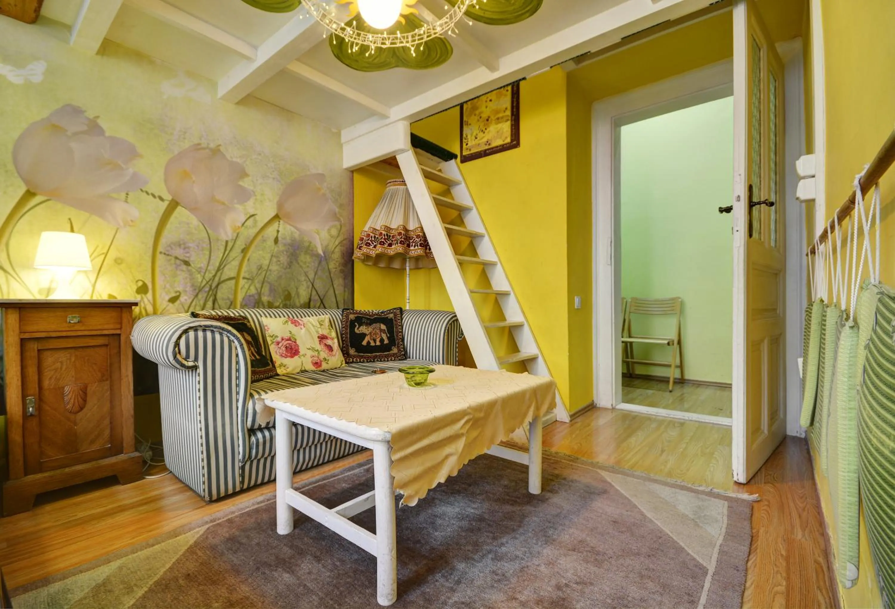 Seating area in ARTHARMONY Pension & Hostel