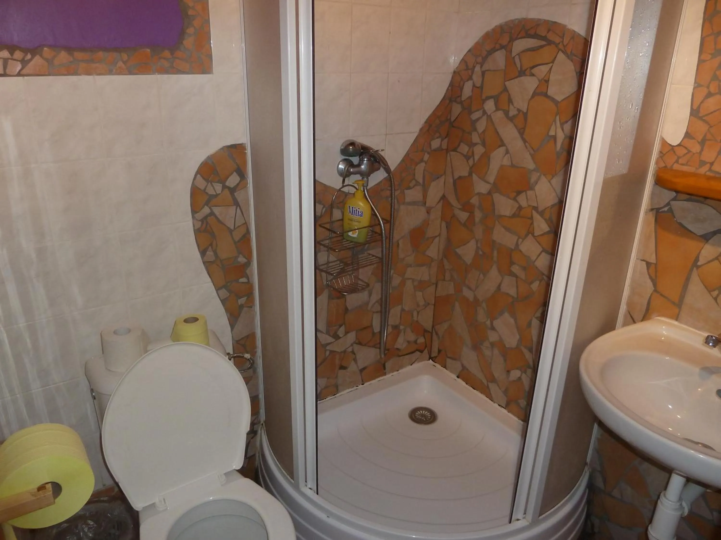 Bathroom in ARTHARMONY Pension & Hostel