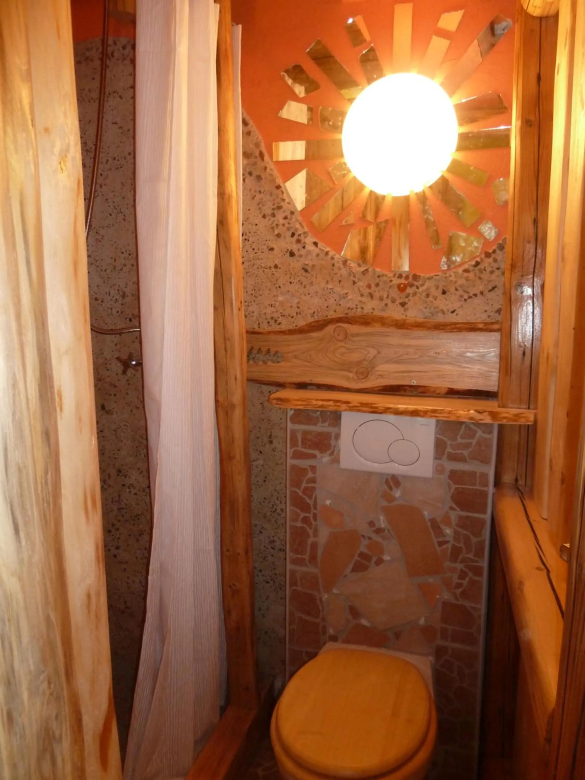 Toilet in ARTHARMONY Pension & Hostel