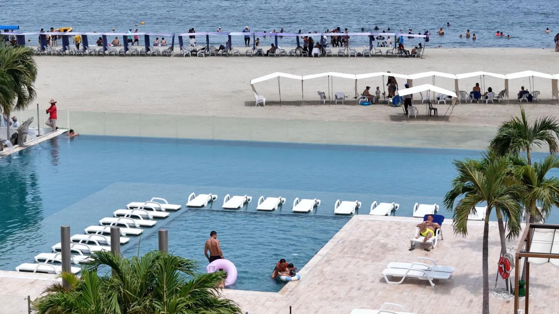 Swimming pool in Tamaca Beach Resort