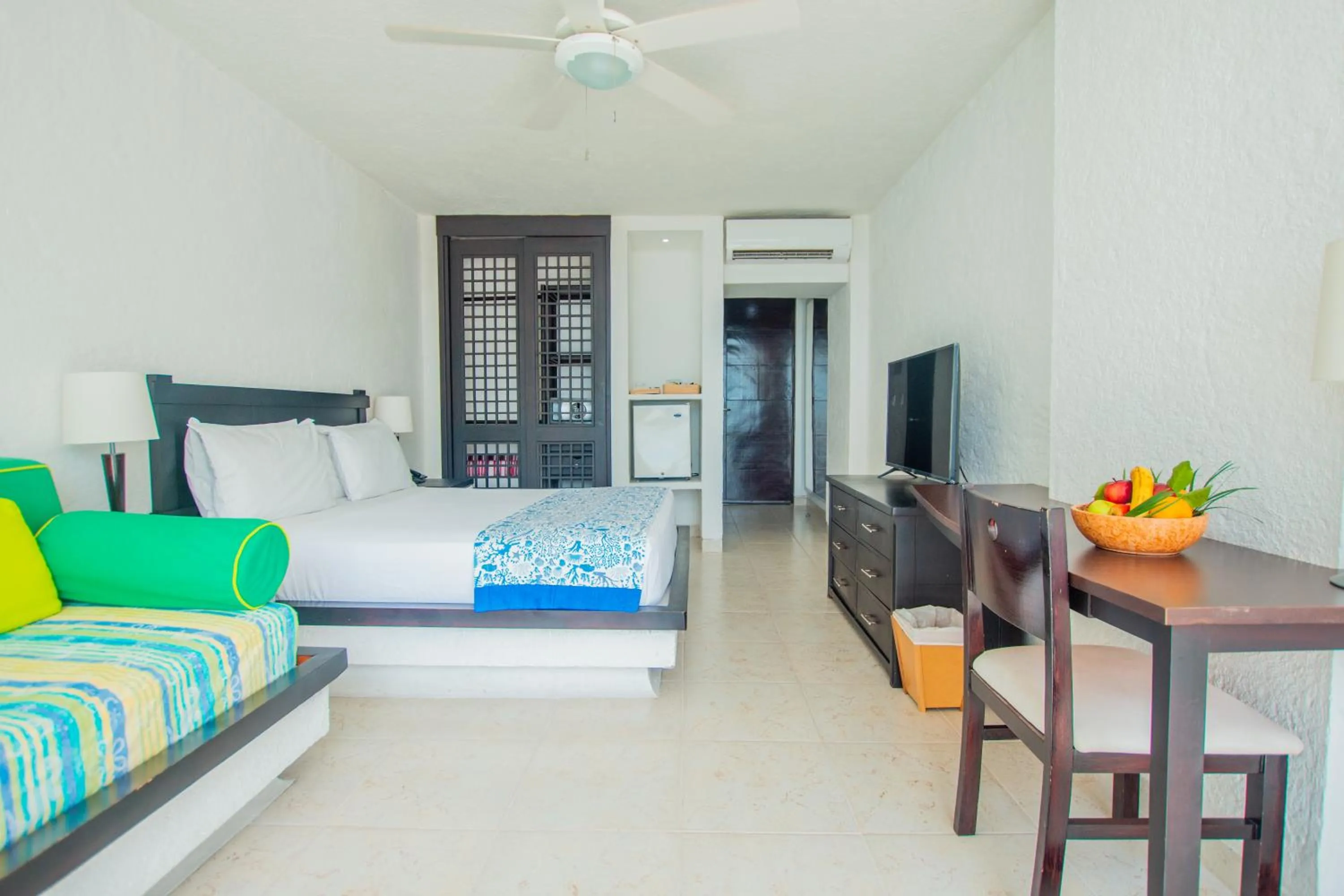 Bedroom, Bed in Tamaca Beach Resort