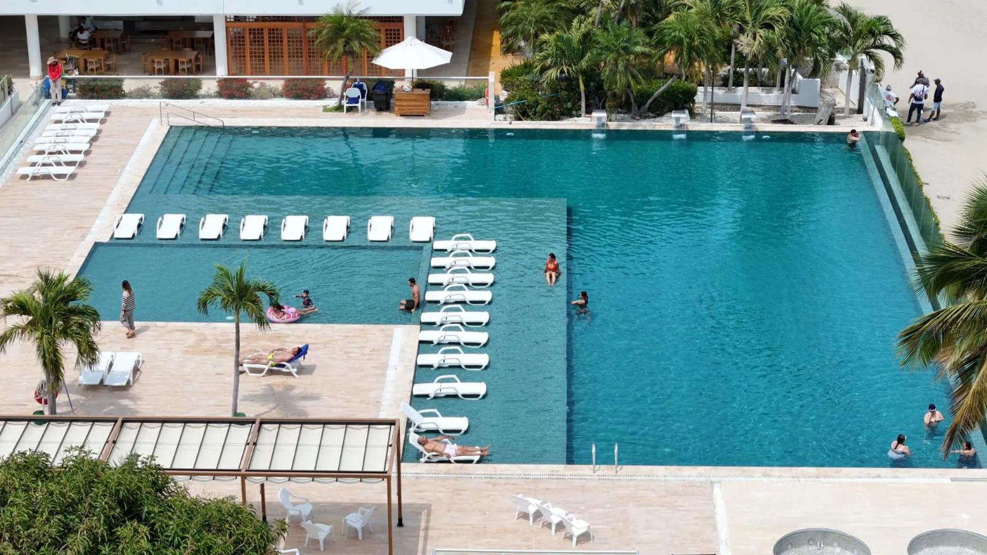 Swimming pool in Tamaca Beach Resort