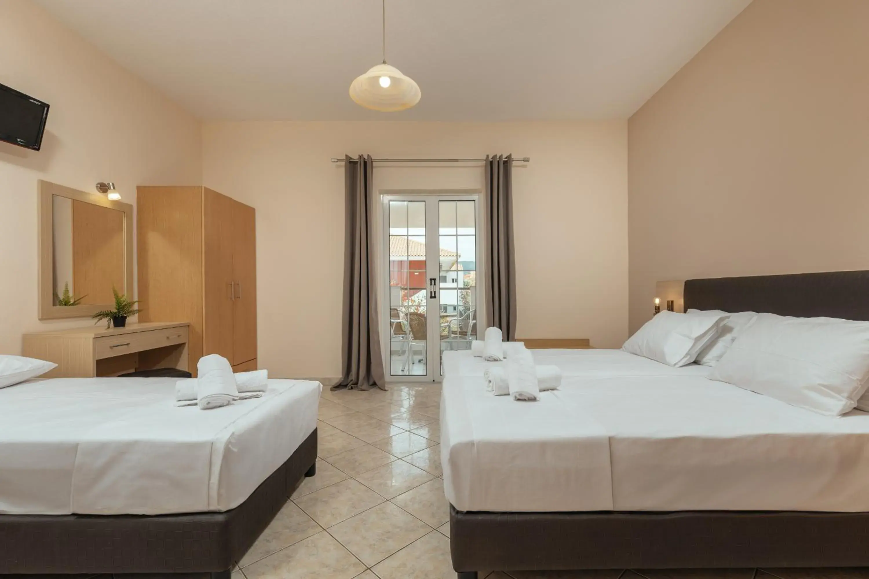 Standard Triple Room in Yakinthos Hotel Standard Triple Room in Yakinthos Hotel