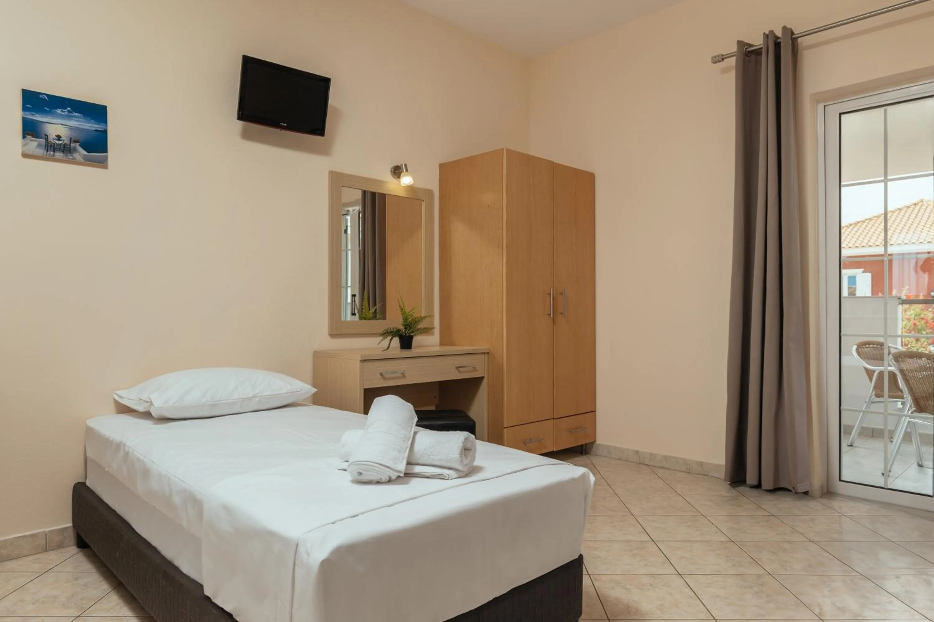 Bed in Yakinthos Hotel