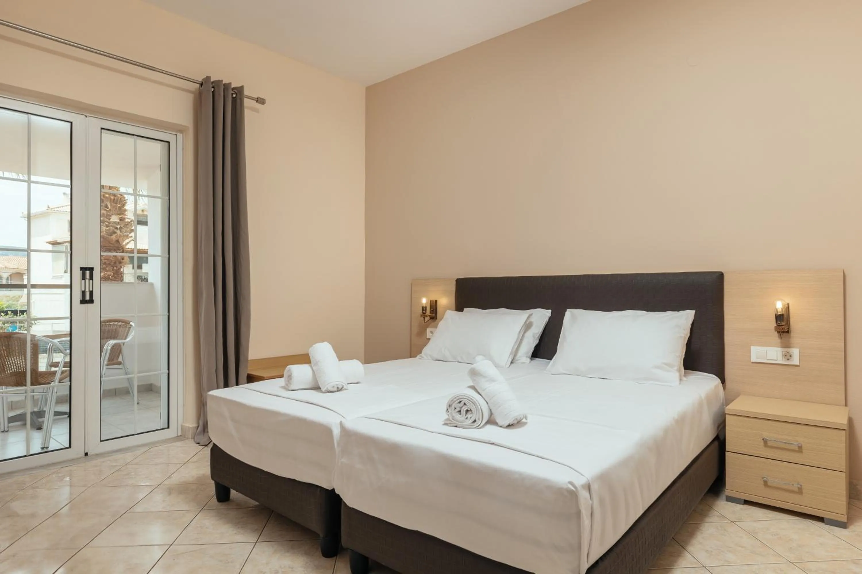 Bed in Yakinthos Hotel