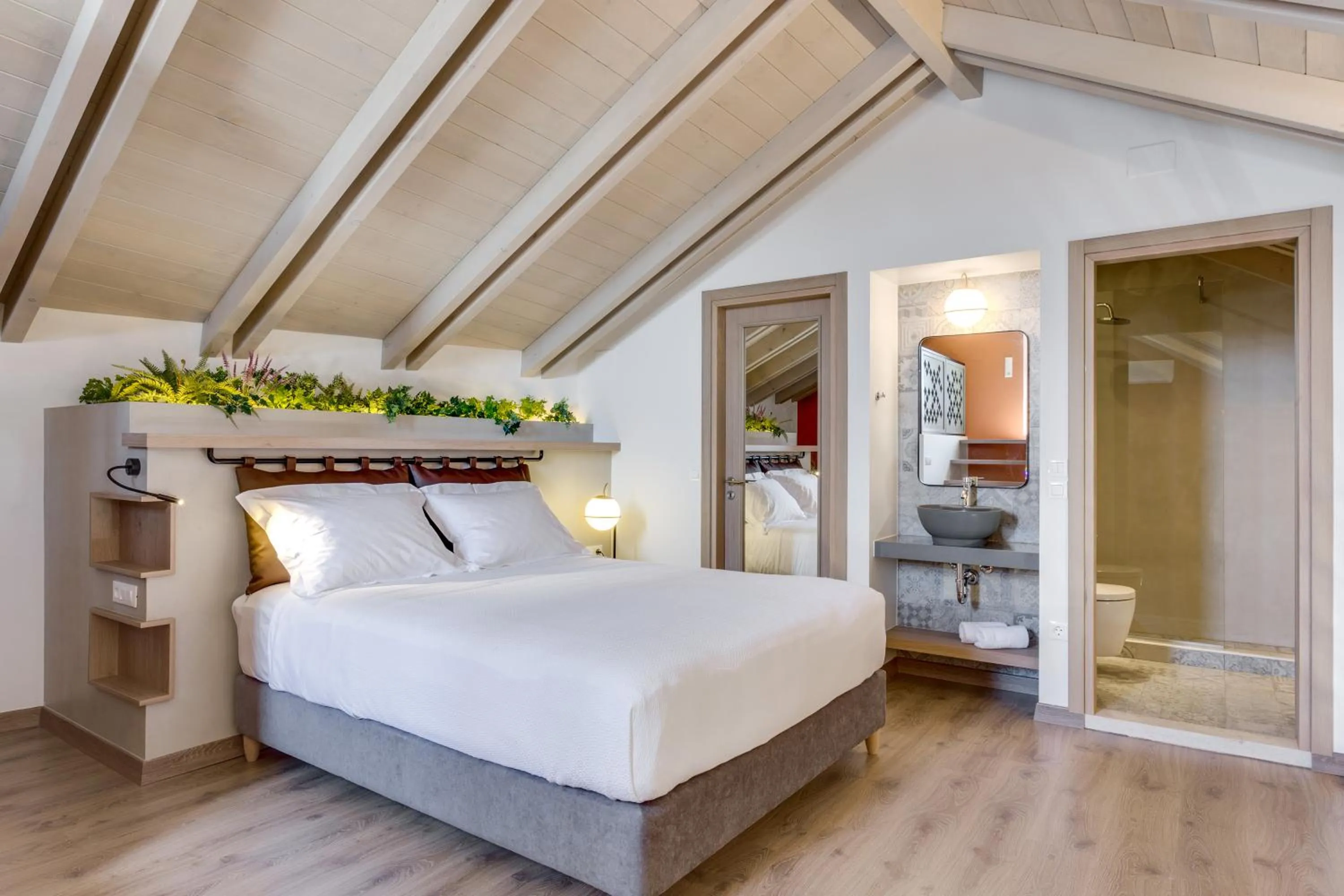 Bedroom, Bed in 1924 suites