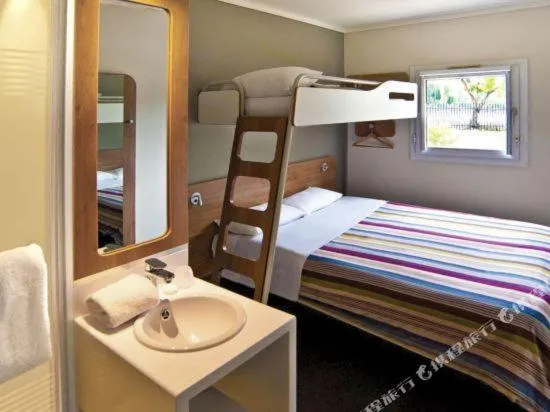 Bathroom, Bed in SUN1 PRETORIA