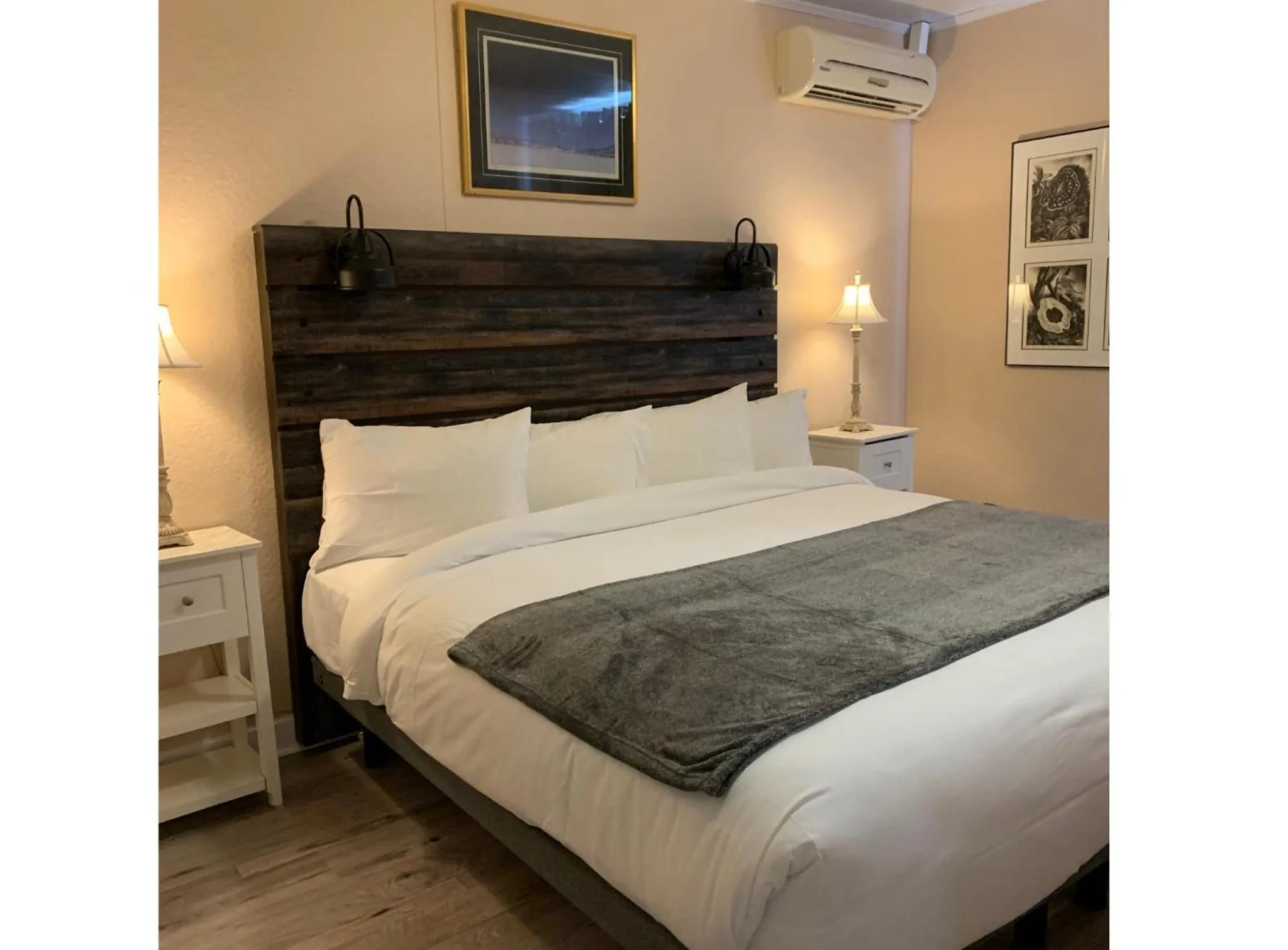 Bed in Hôtel-La Grande Maison et Spa