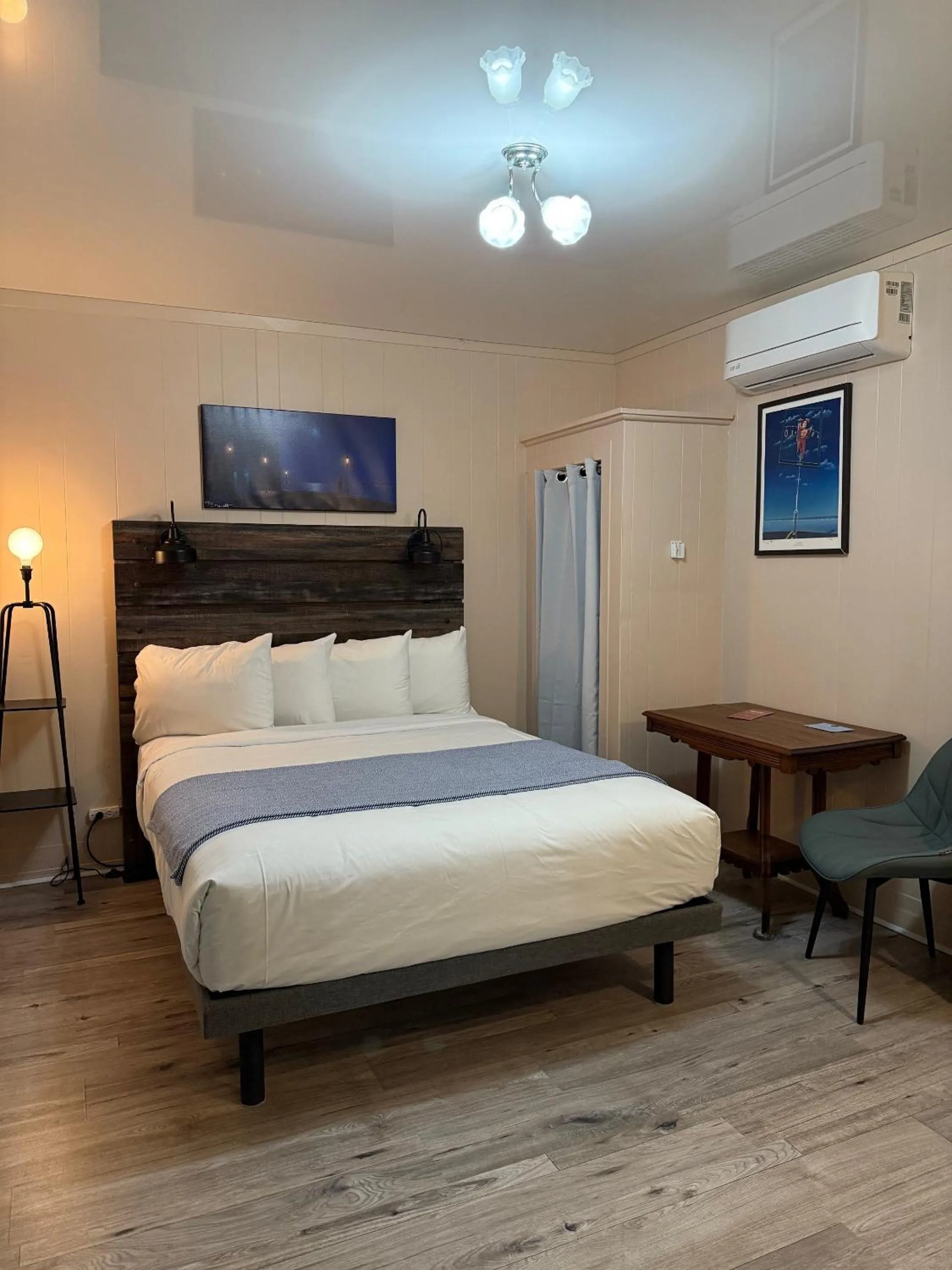 Bed in Hôtel-La Grande Maison et Spa