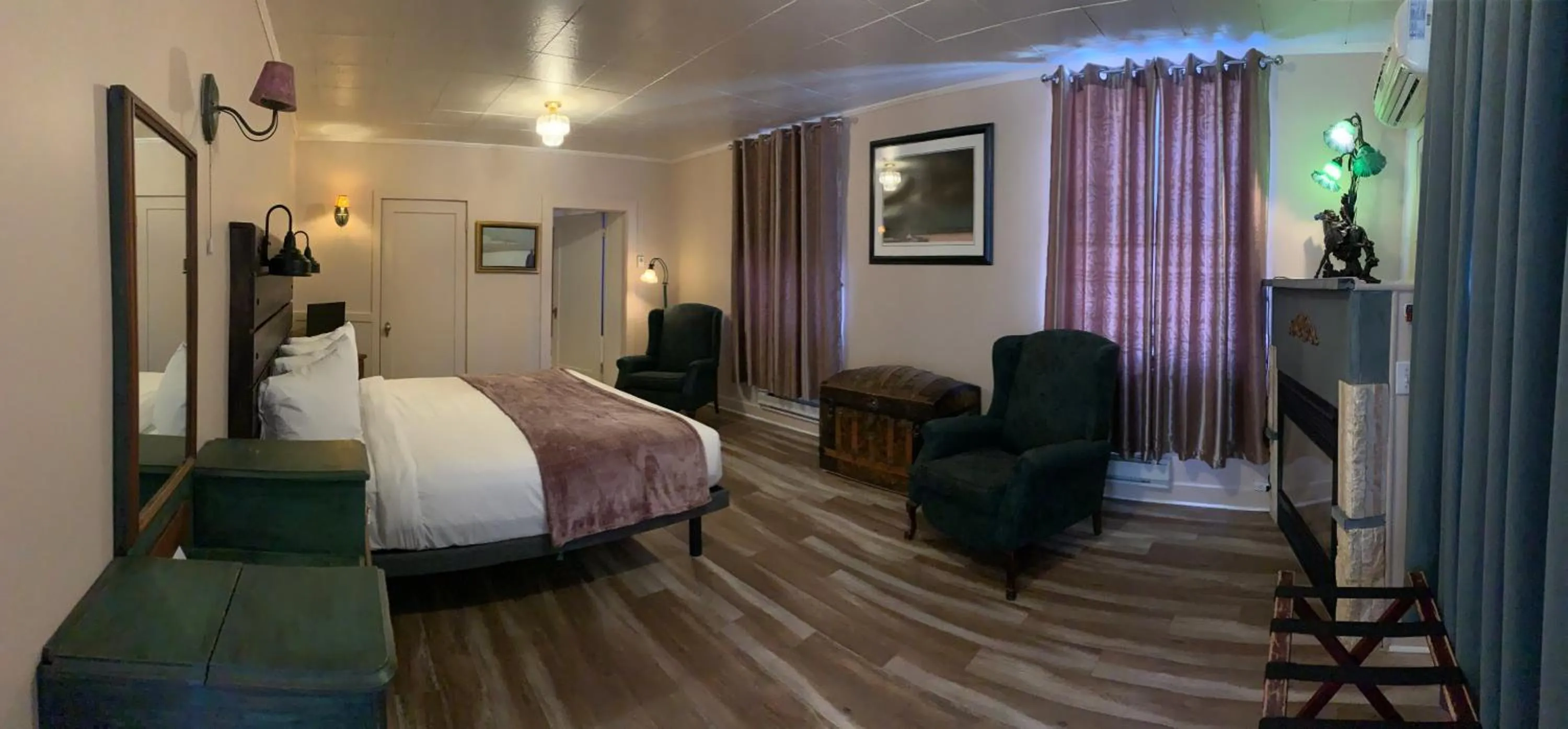 Bed in Hôtel-La Grande Maison et Spa