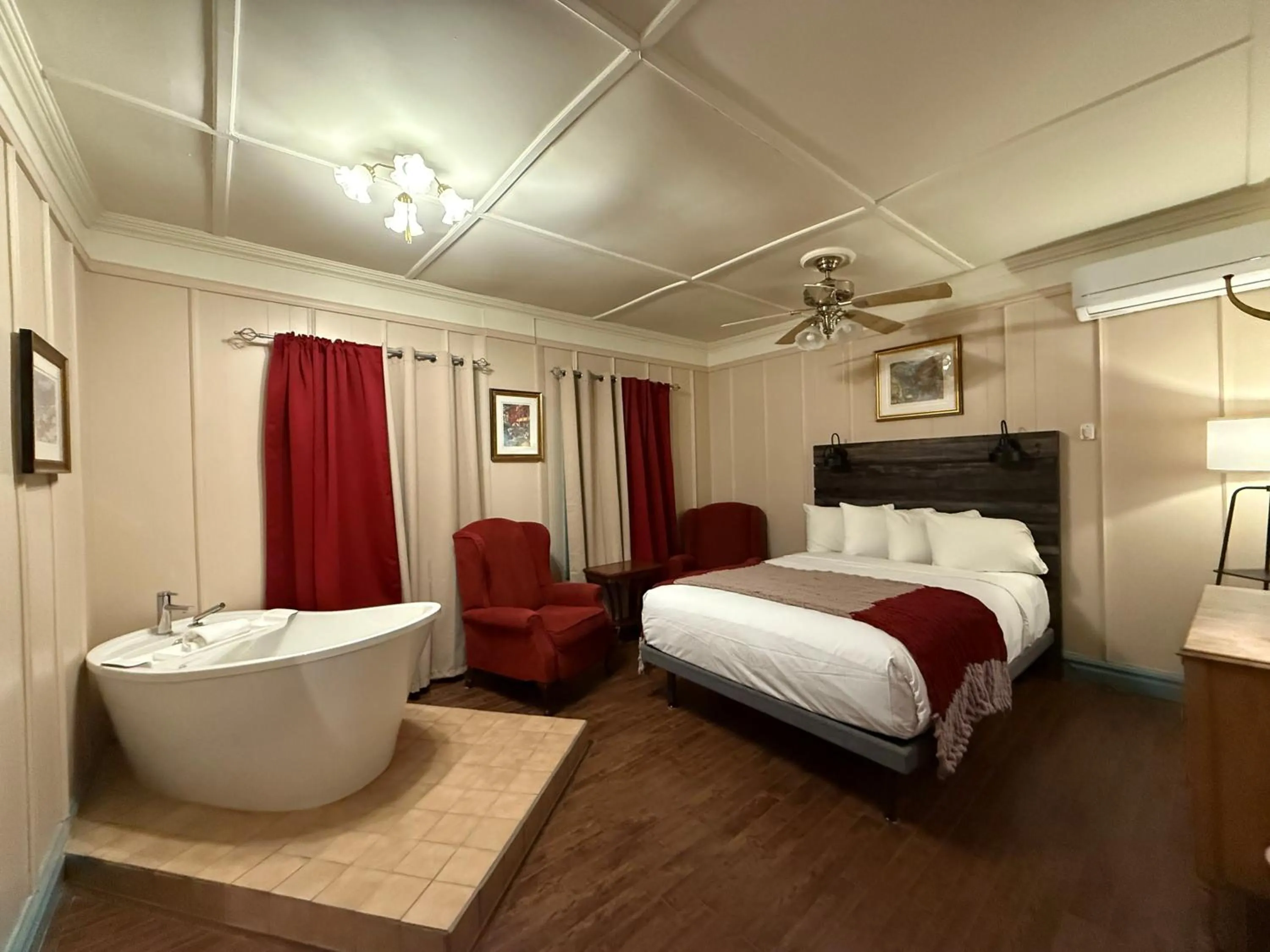 Bed in Hôtel-La Grande Maison et Spa