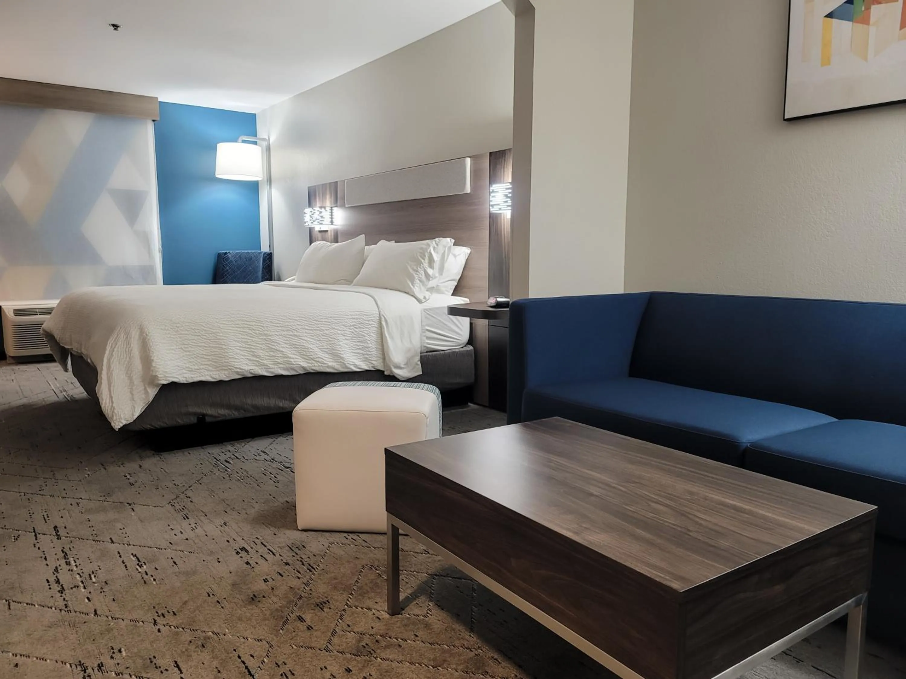 Photo of the whole room, Bed in Holiday Inn Express Enid-Highway 412 by IHG