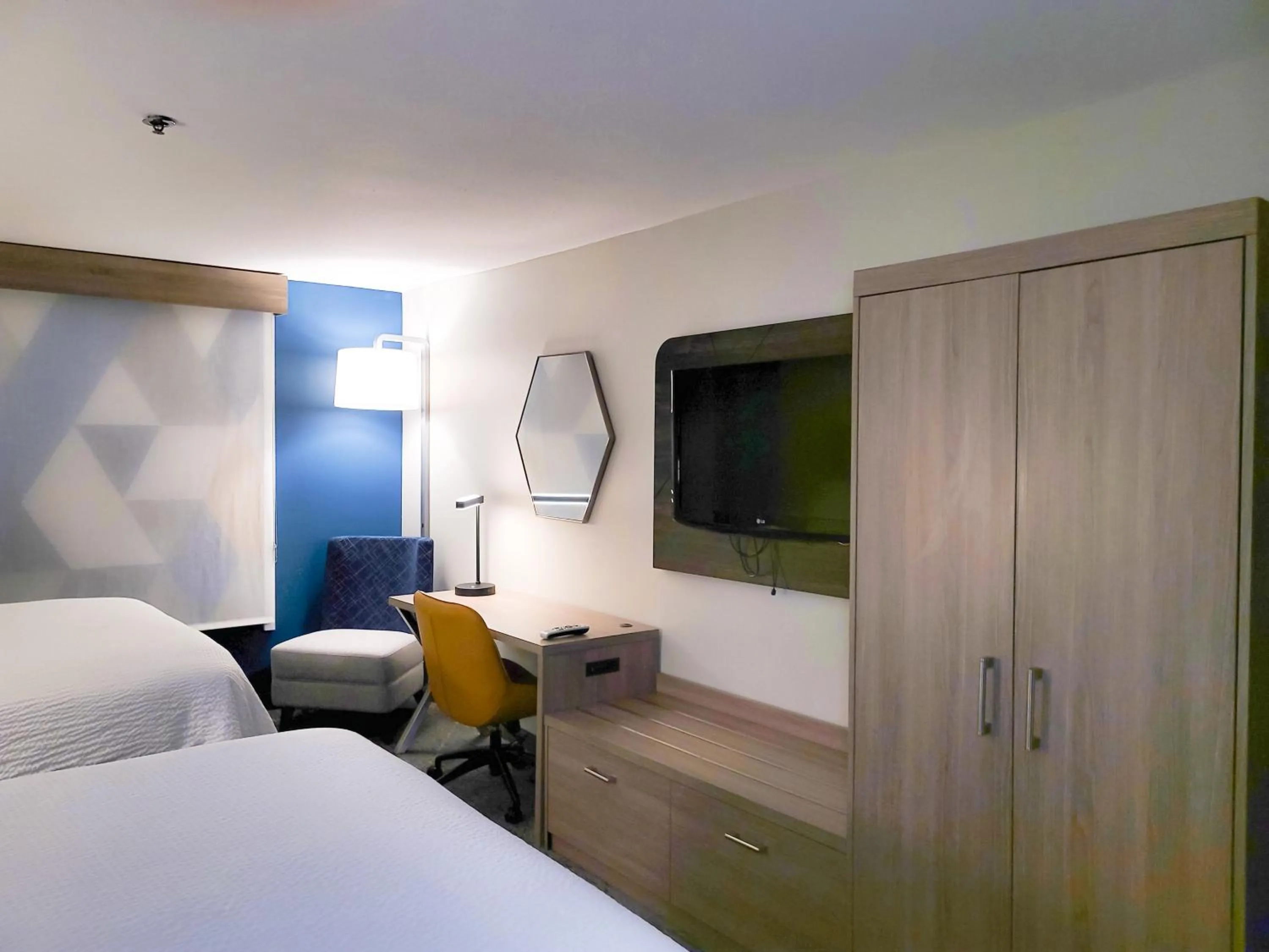 Photo of the whole room, Bed in Holiday Inn Express Enid-Highway 412 by IHG