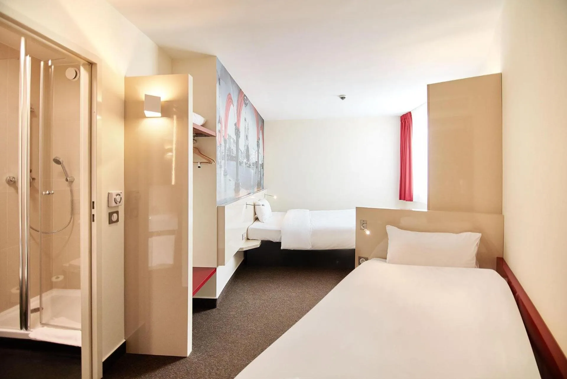 Bathroom, Bed in B&B HOTEL Krakow Centrum