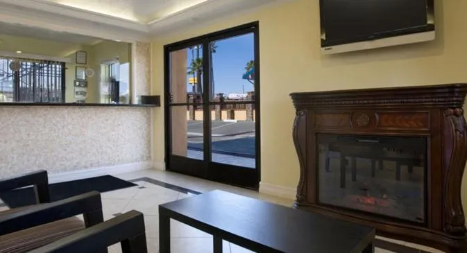 Day in Orange Show Inn