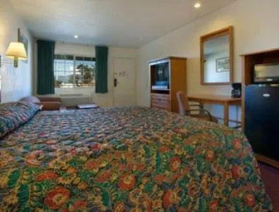 Day, Bed in Orange Show Inn