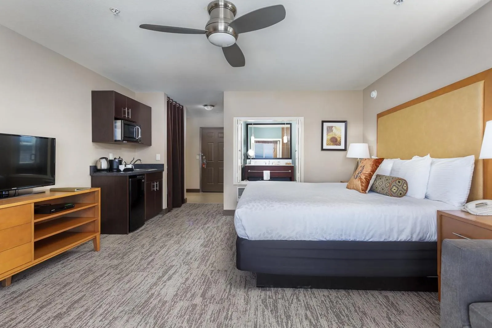 Bed in The Coho Oceanfront Lodge