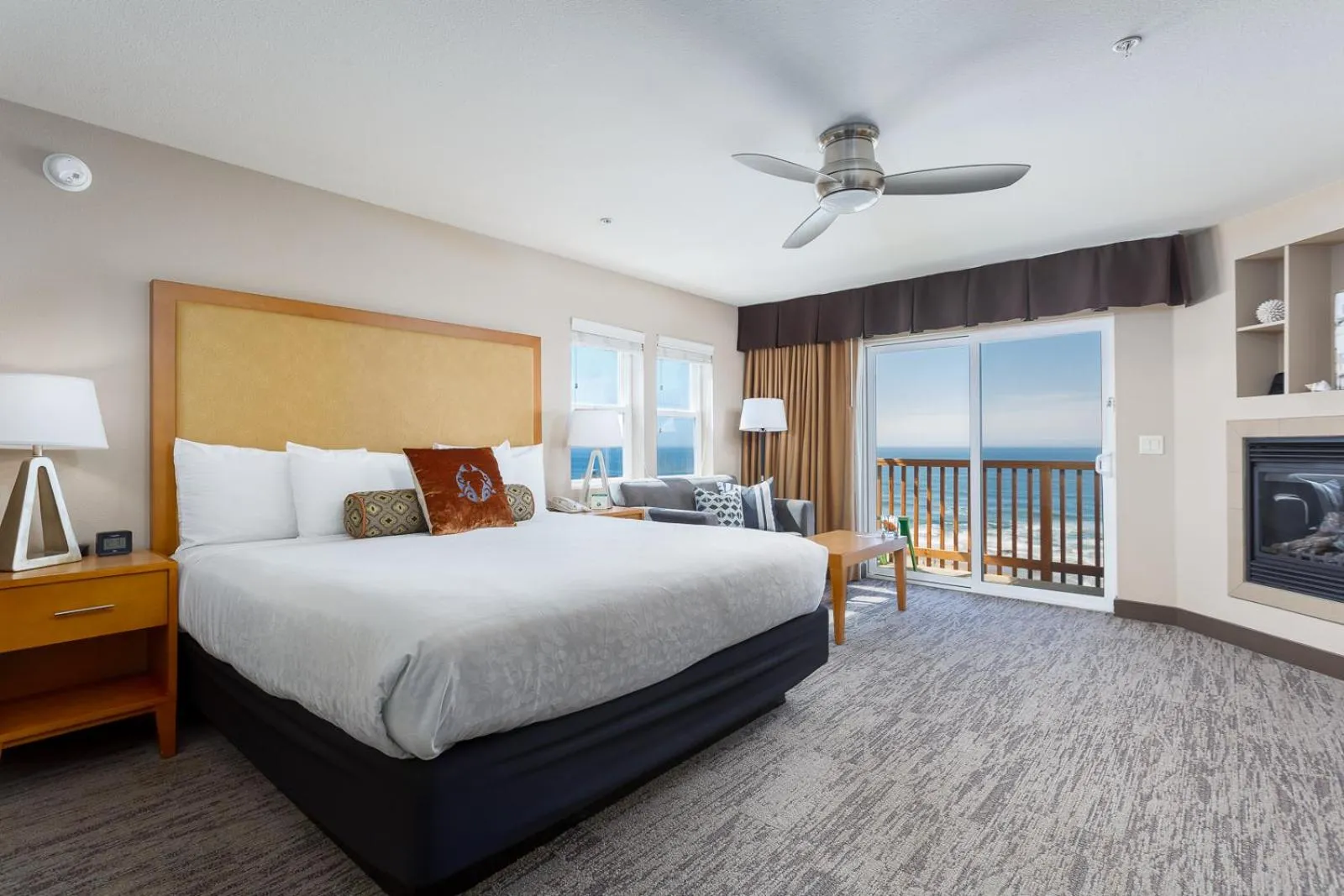 Photo of the whole room, Bed in The Coho Oceanfront Lodge