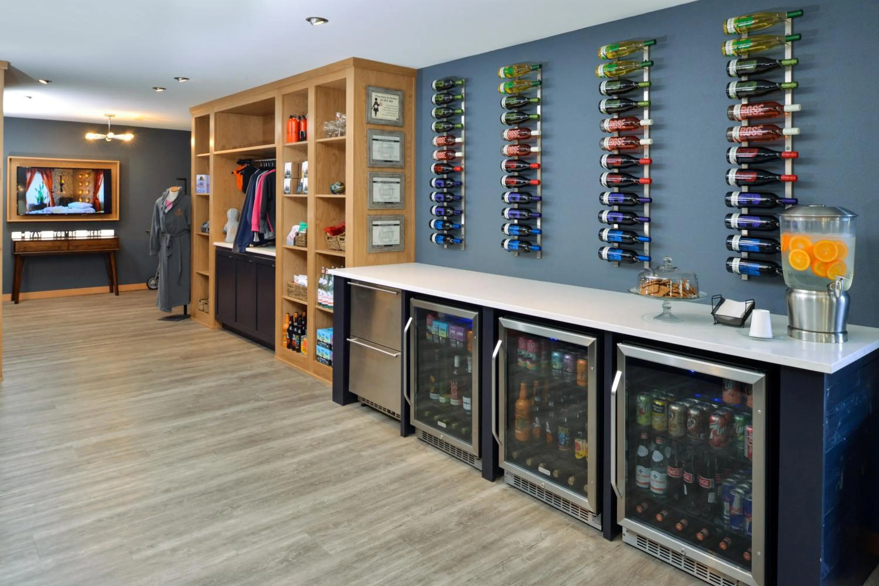 On-site shops in The Coho Oceanfront Lodge