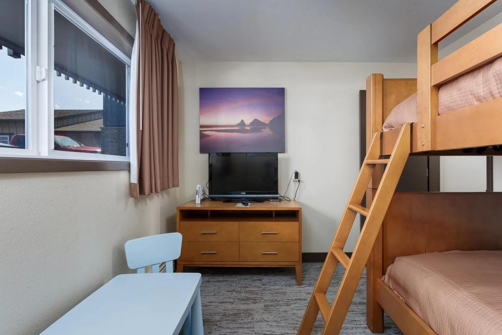 bunk bed, Bed in The Coho Oceanfront Lodge