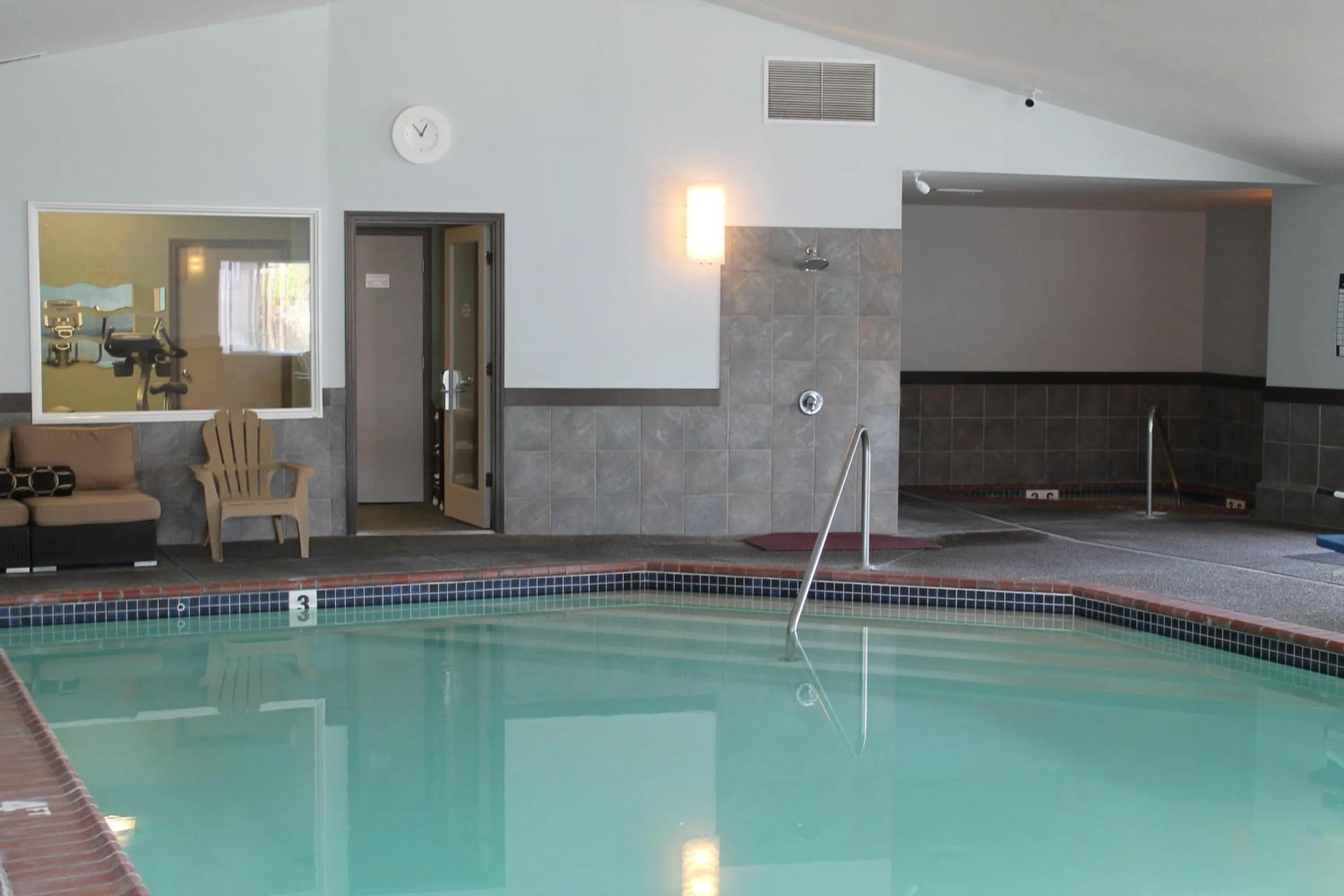 Swimming pool in The Coho Oceanfront Lodge