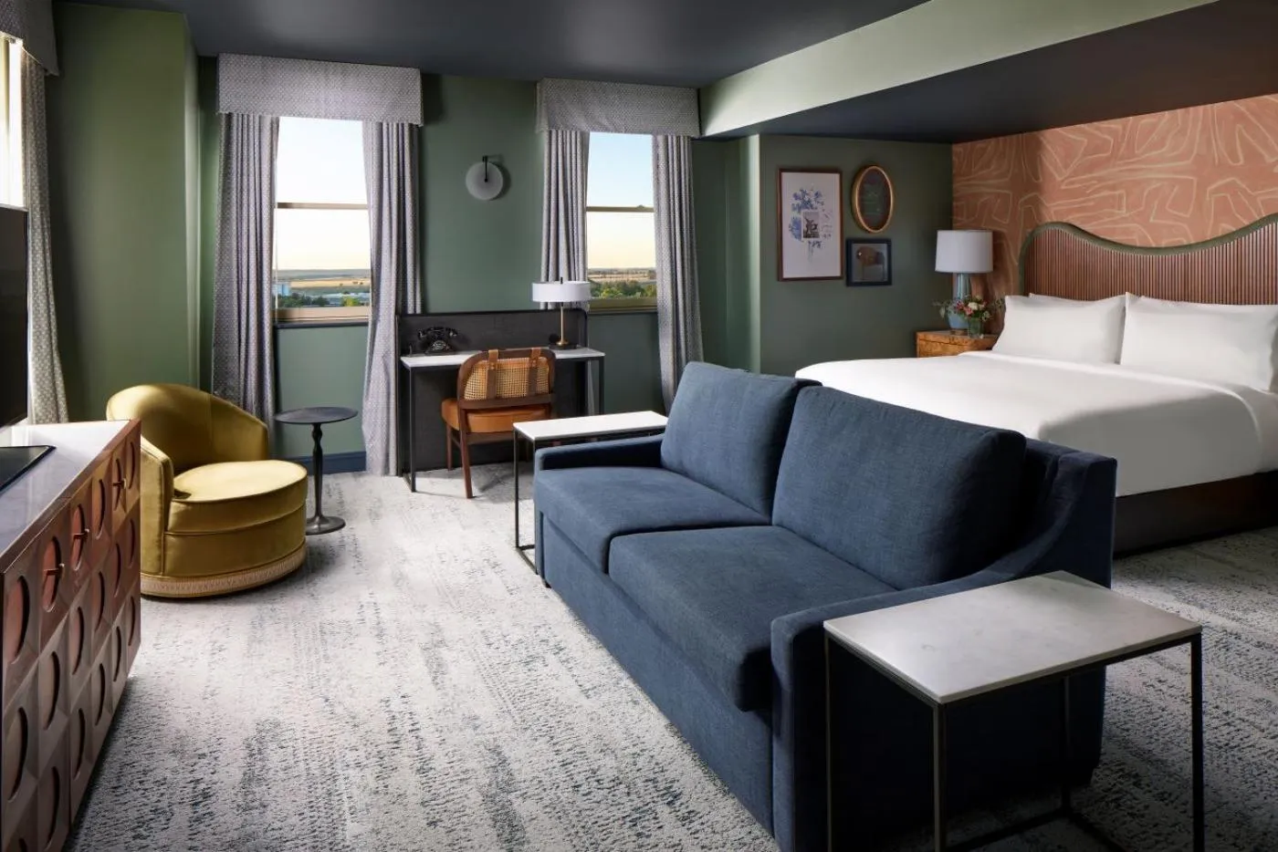 Bedroom, Bed in Marcus Whitman Hotel