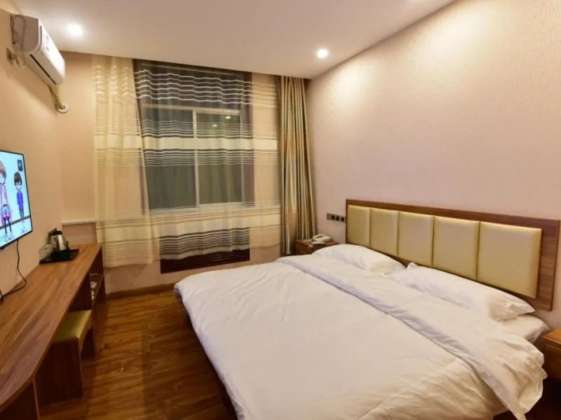 Bed in Shell Zhaozhong Ancient Street, Jinzhong County Railway Station Hotel