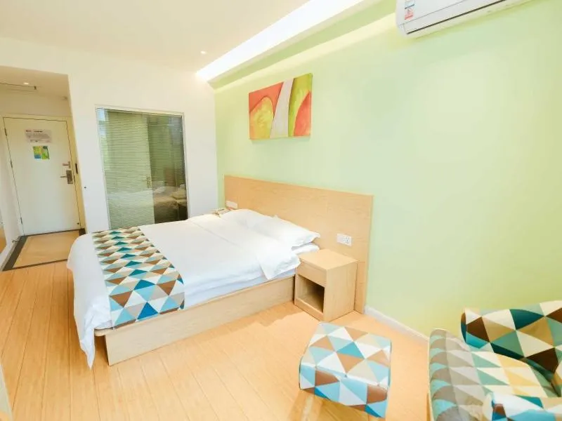 Bed in Shell Shanghai Jiadingbei Subway Station Shuping Road Hotel