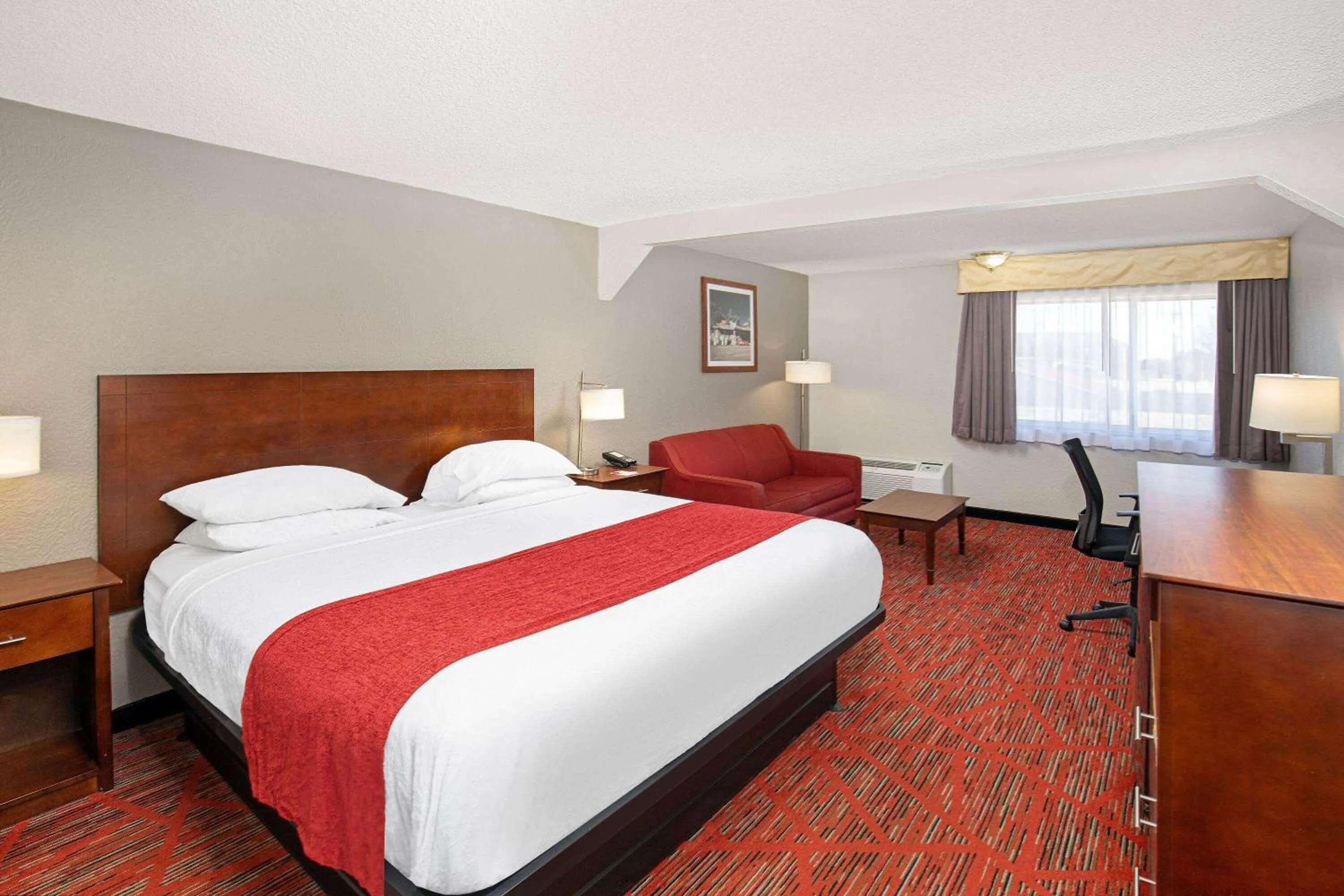 Photo of the whole room, Bed in Ramada by Wyndham Bowling Green