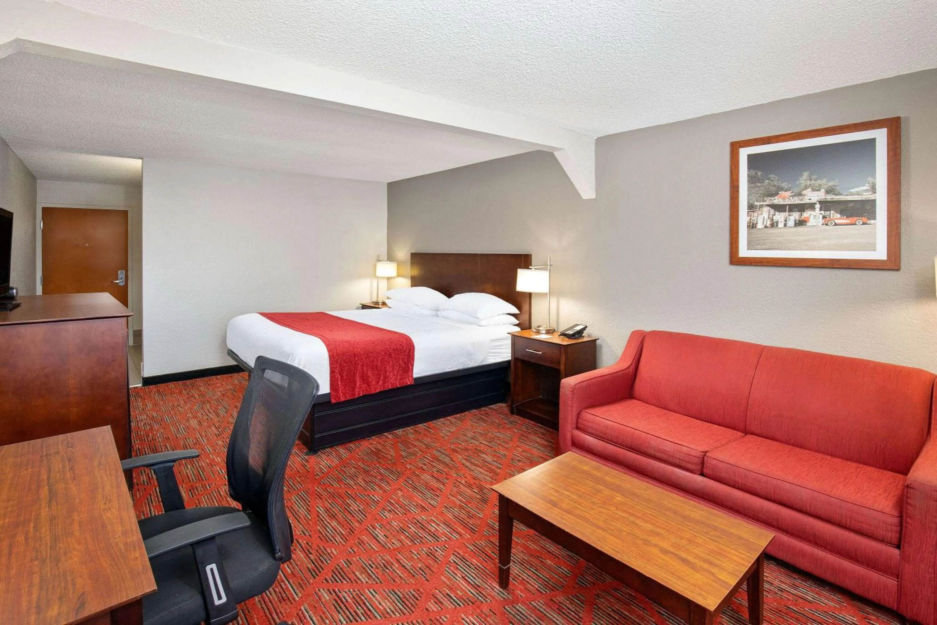 Photo of the whole room, Bed in Ramada by Wyndham Bowling Green
