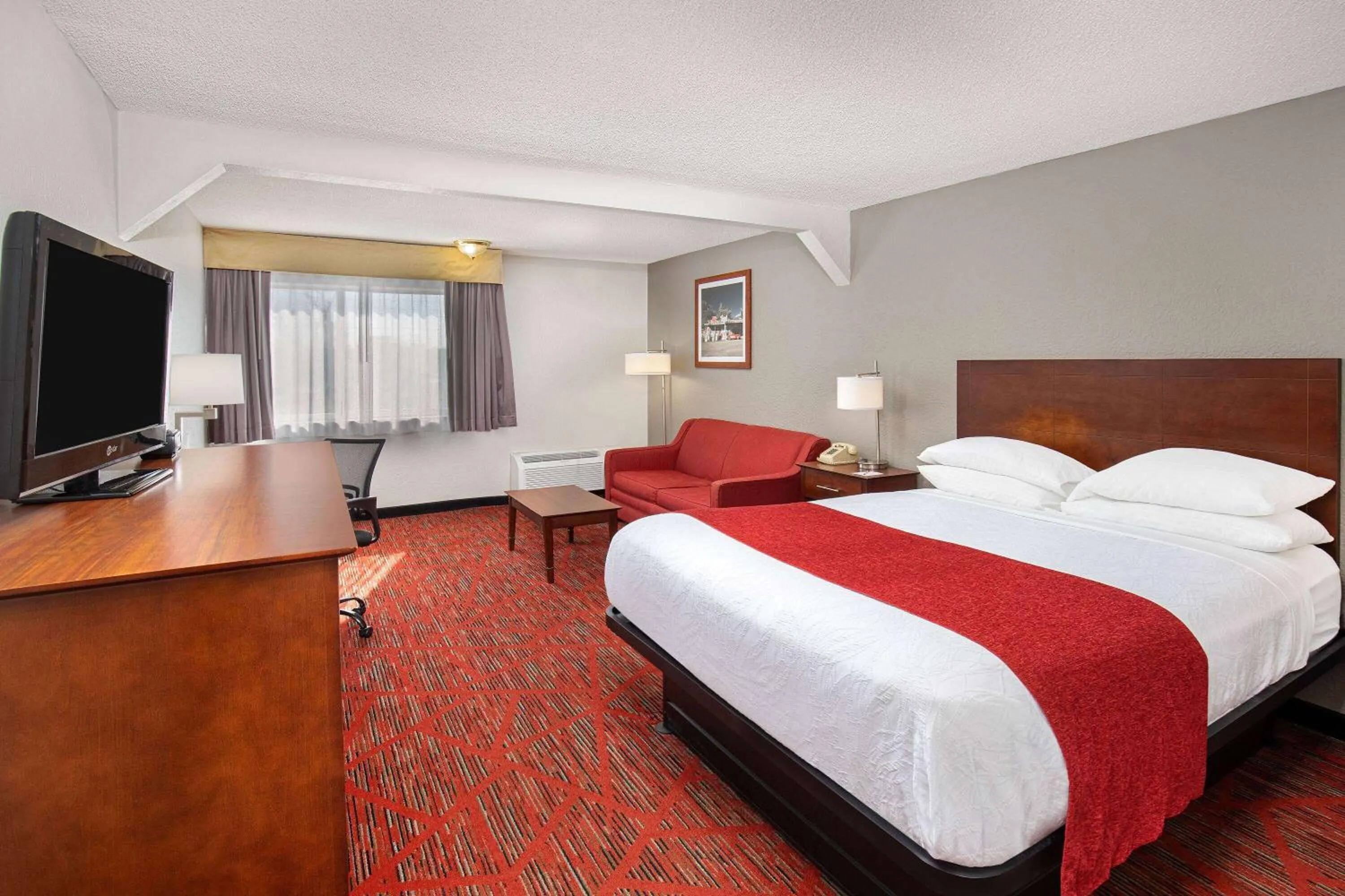 Photo of the whole room, Bed in Ramada by Wyndham Bowling Green