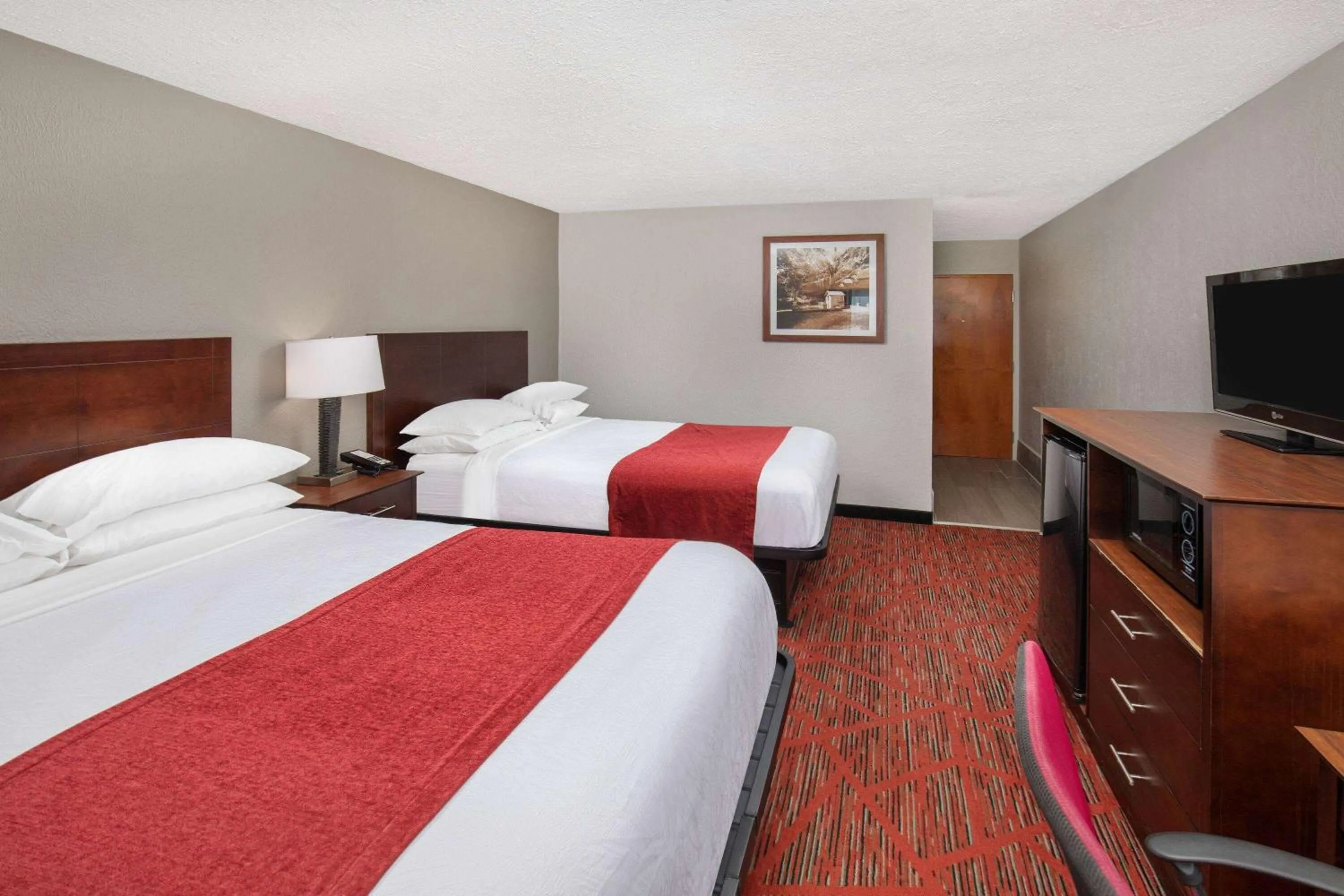 Photo of the whole room, Bed in Ramada by Wyndham Bowling Green